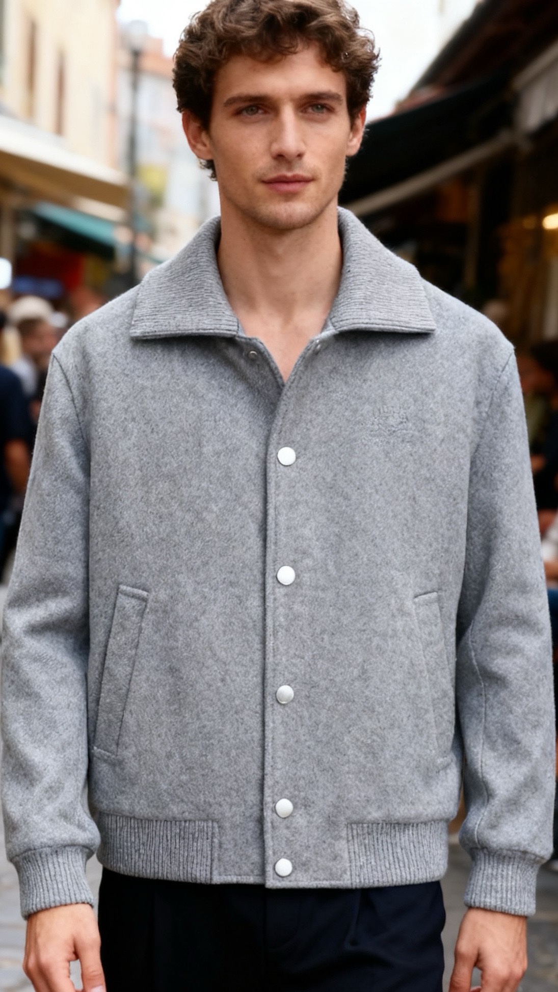 NO:680929,LP.  25 new autumn and winter men's lapel sheep's wool jacket, made of pure sheep wool fabric, has thick texture and outstanding warmth. The lapel is designed to fit the neck line. The front of the body is opened and closed with metal snaps. The left chest is decorated with the brand's low-key embossed logo, and there are welts on both sides.  The pockets improve practicality; the hem and cuffs are ribbed to enhance the fit and windproof effect. The overall style is simple and casual, with both texture and practicality. It can be paired with sweaters, shirts and other inner wear, and is suitable for daily leisure, light business and other wearing scenarios!  Sizes 48-56, shipped next day!  ,,loro piana,jackets & coats,shirts,19860909LP. 25秋冬新款男士翻领绵羊毛夹克,采用纯绵羊毛面料制作,质地厚实且保暖性出众,翻领设计贴合颈部线条,衣身正面采用金属按扣开合方式,左胸位置饰有着品牌低调的压印标识,两侧设有贴边口袋提升实用性；衣摆与袖口均为罗纹收边工艺,增强穿着的贴合度与防风效果,整体为简约的休闲版型,兼具质感与实穿性,可搭配针织衫、衬衫等内搭,适配日常休闲、轻商务等多种穿搭场景！尺码48-56,隔天出货！,,loro piana,jackets & coats,shirts,,Men's clothing