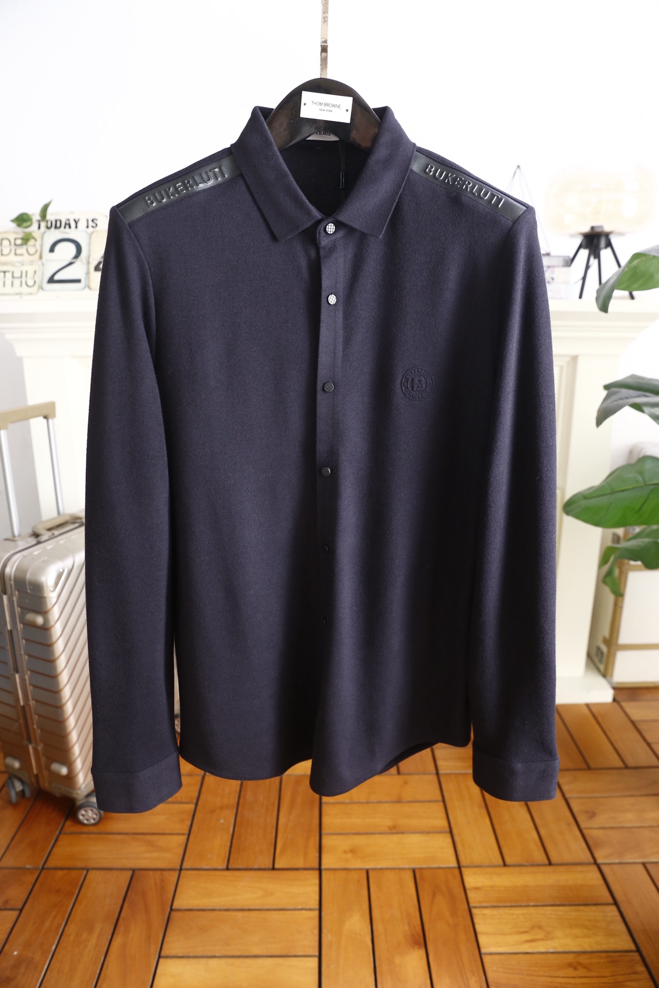🔥巴宝丽/Burb*rry.25秋季新品！时尚男士休闲衬衫式Polo衫采用羊毛针织面料打造，触感柔软且兼