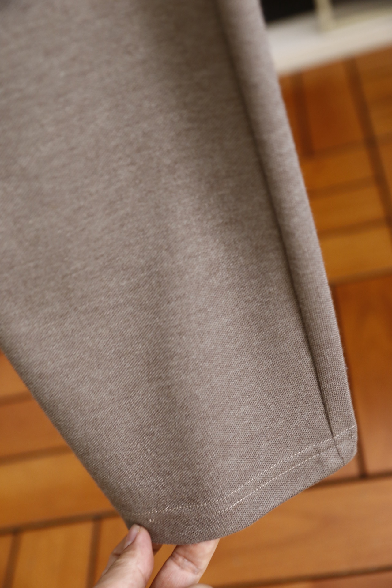 🔥杰尼亚.25秋冬新款男士休闲裤以绵羊毛混纺面料打造，面料带有细腻的肌理感，触感柔软且兼具挺括度，保暖性