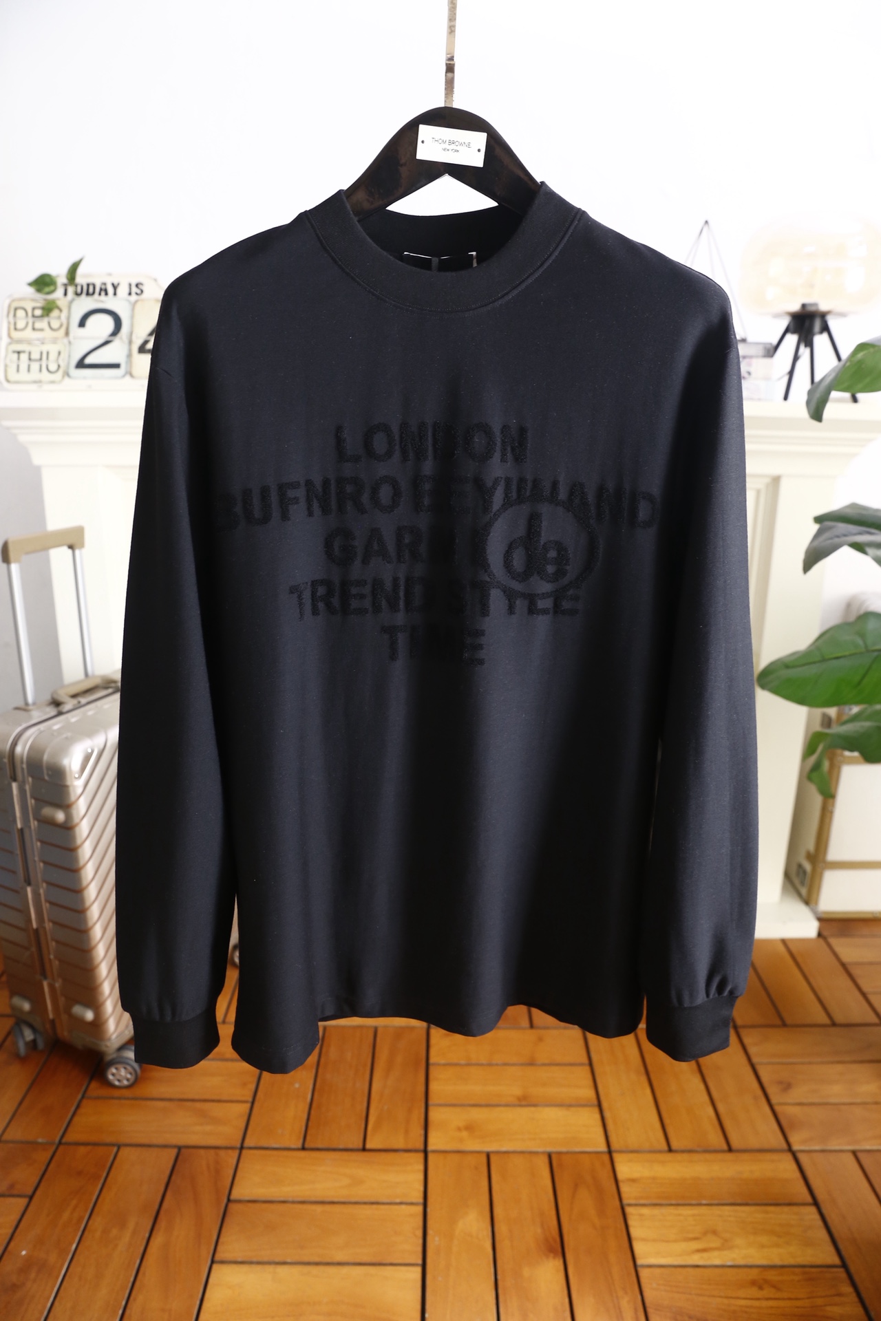 🔥路易威*/LV.2025秋季新品！时尚男士长袖打底衫！采用舒适莫代尔棉面料👍质感平整顺滑，风格偏向简约