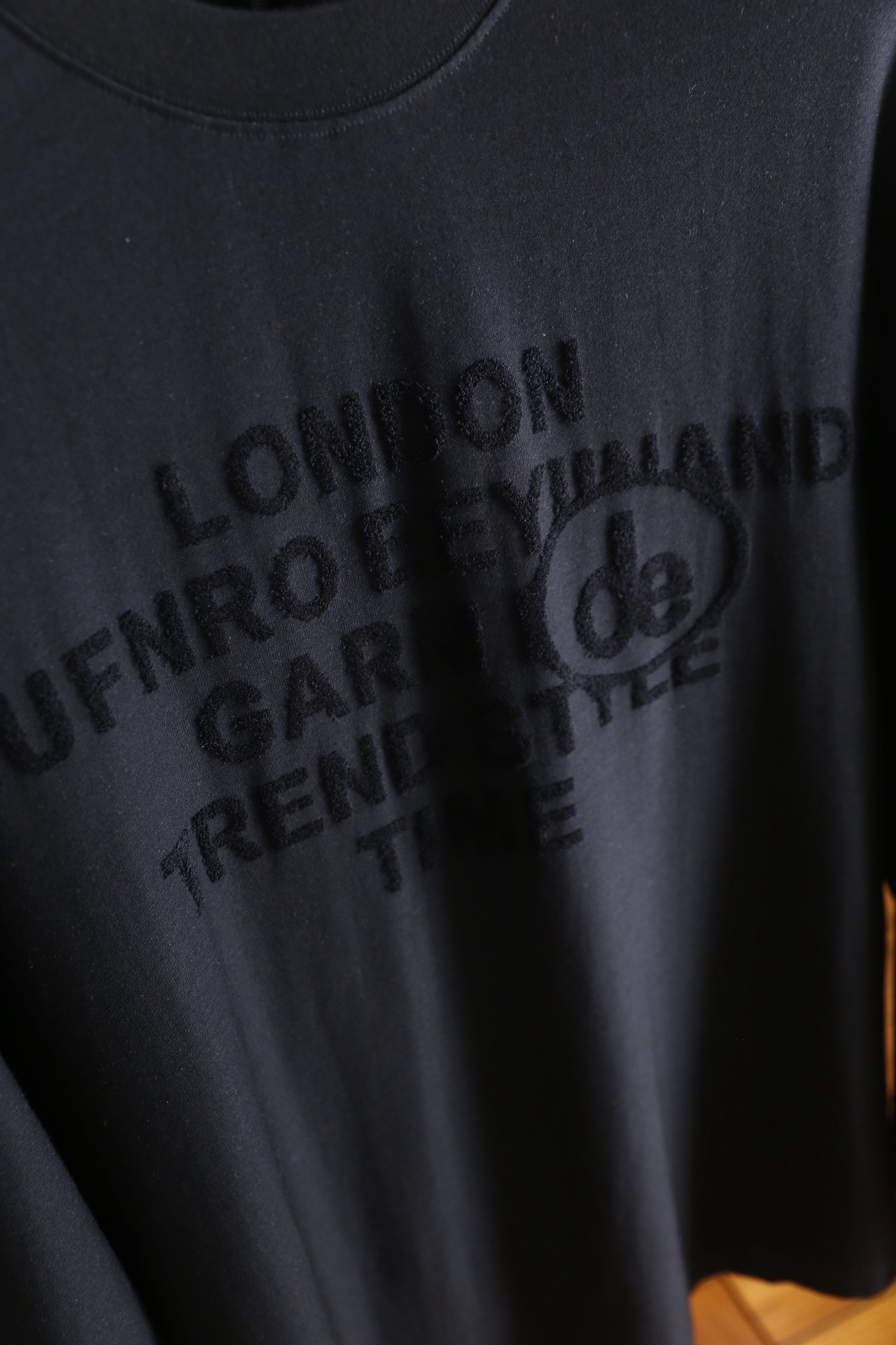 🔥路易威*/LV.2025秋季新品！时尚男士长袖打底衫！采用舒适莫代尔棉面料👍质感平整顺滑，风格偏向简约