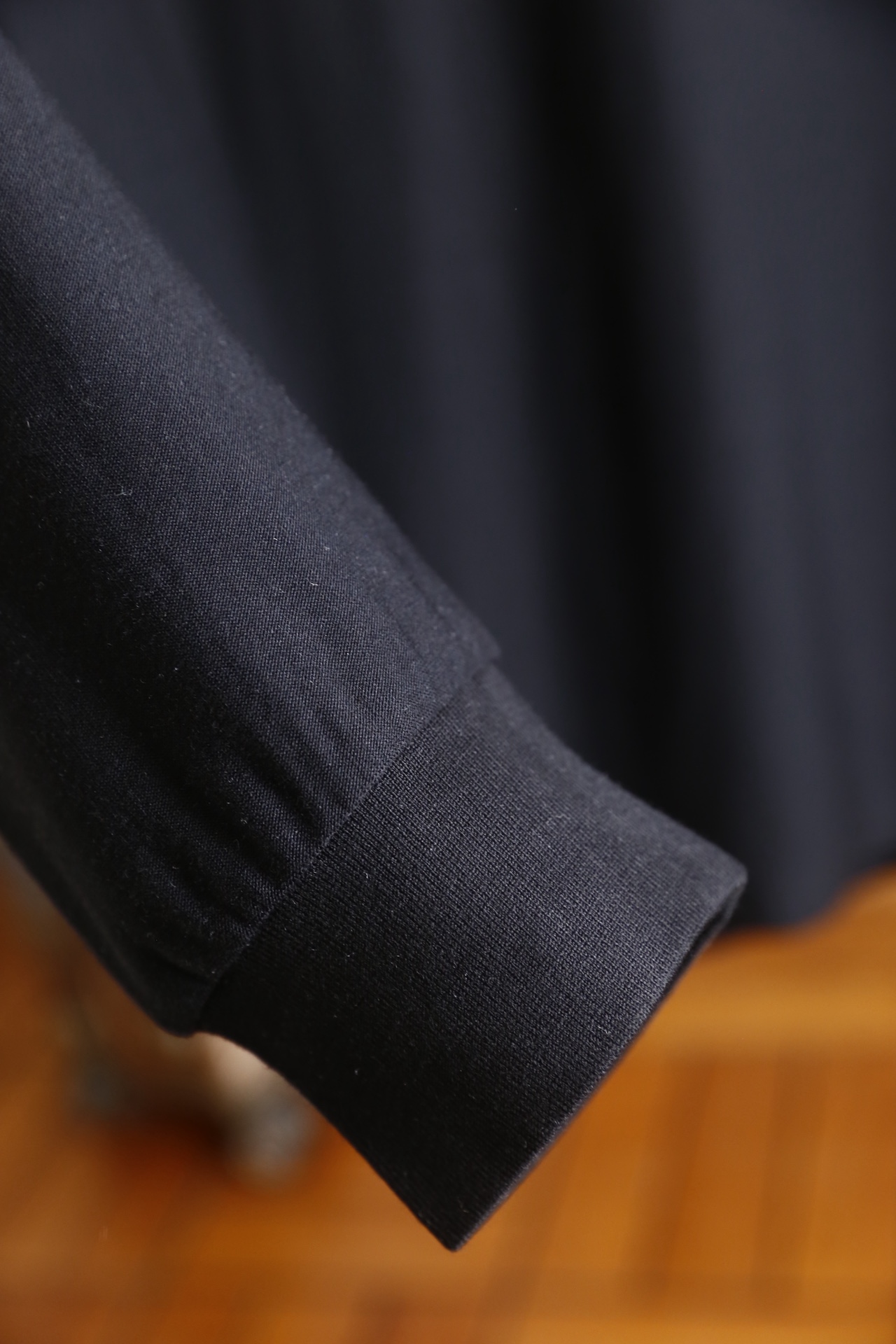 🔥路易威*/LV.2025秋季新品！时尚男士长袖打底衫！采用舒适莫代尔棉面料👍质感平整顺滑，风格偏向简约