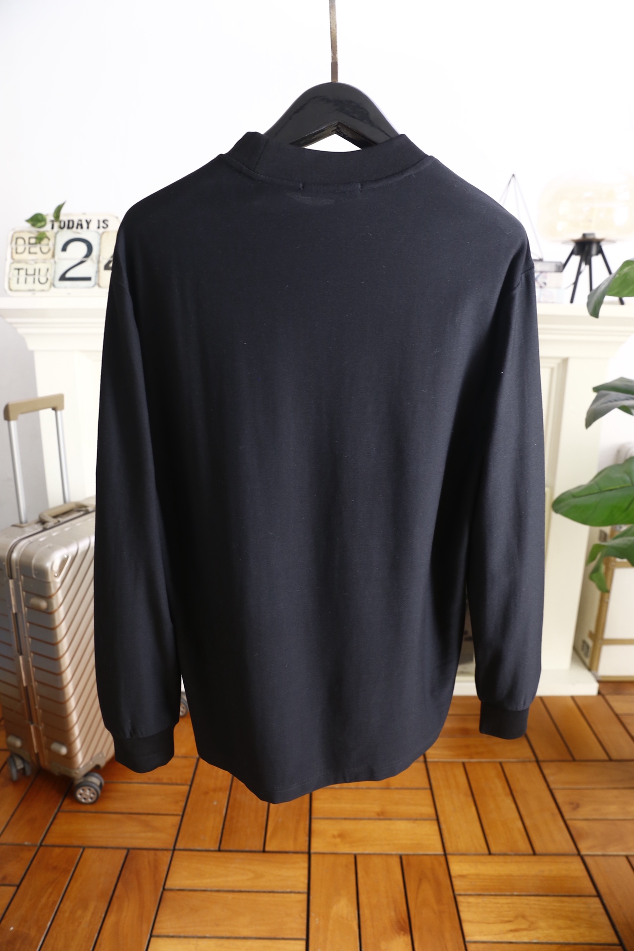 🔥路易威*/LV.2025秋季新品！时尚男士长袖打底衫！采用舒适莫代尔棉面料👍质感平整顺滑，风格偏向简约