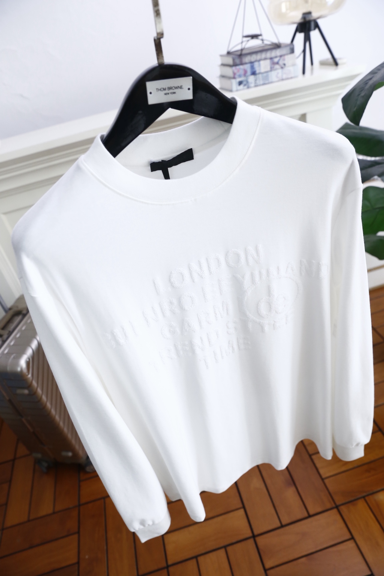 🔥路易威*/LV.2025秋季新品！时尚男士长袖打底衫！采用舒适莫代尔棉面料👍质感平整顺滑，风格偏向简约