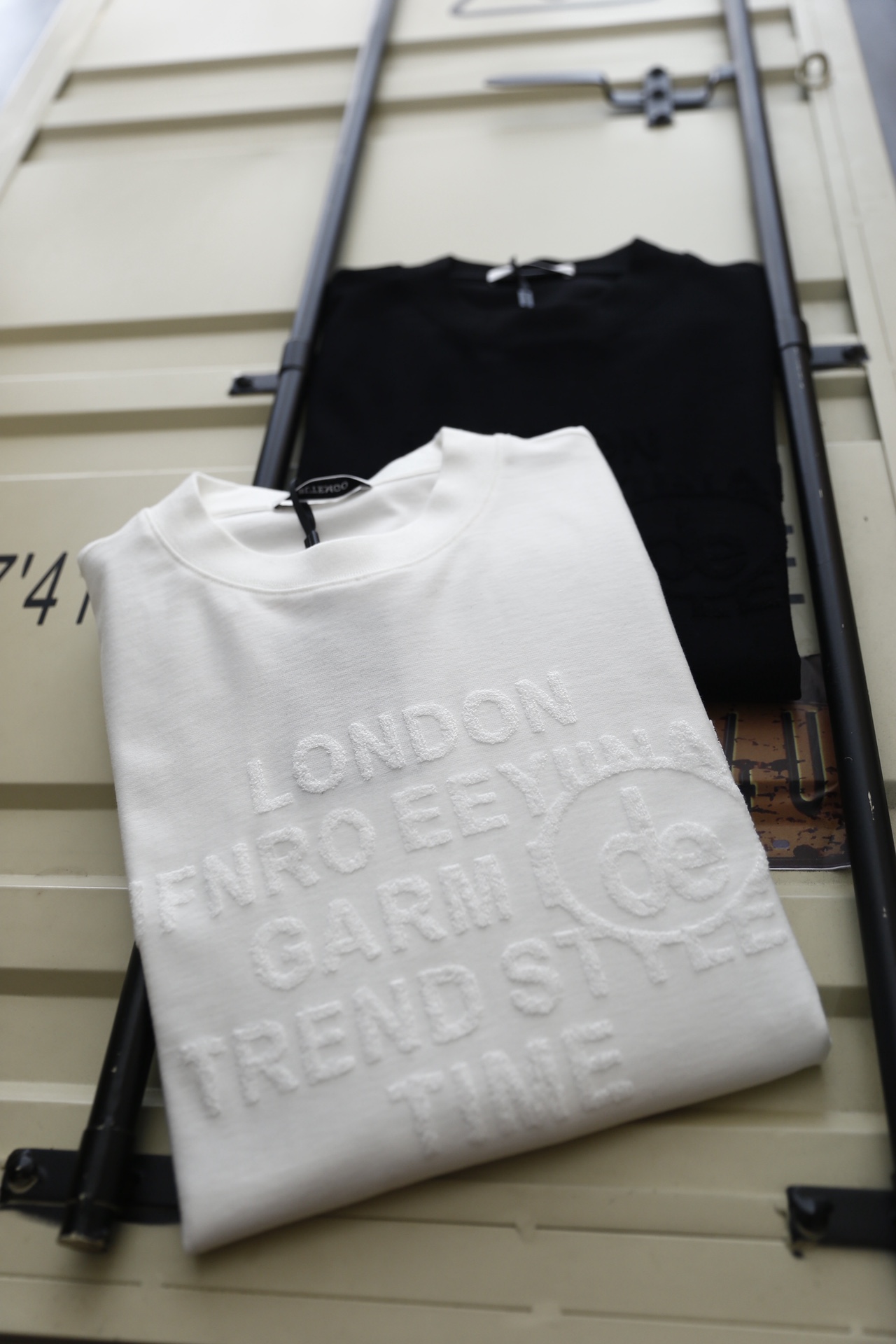 🔥路易威*/LV.2025秋季新品！时尚男士长袖打底衫！采用舒适莫代尔棉面料👍质感平整顺滑，风格偏向简约