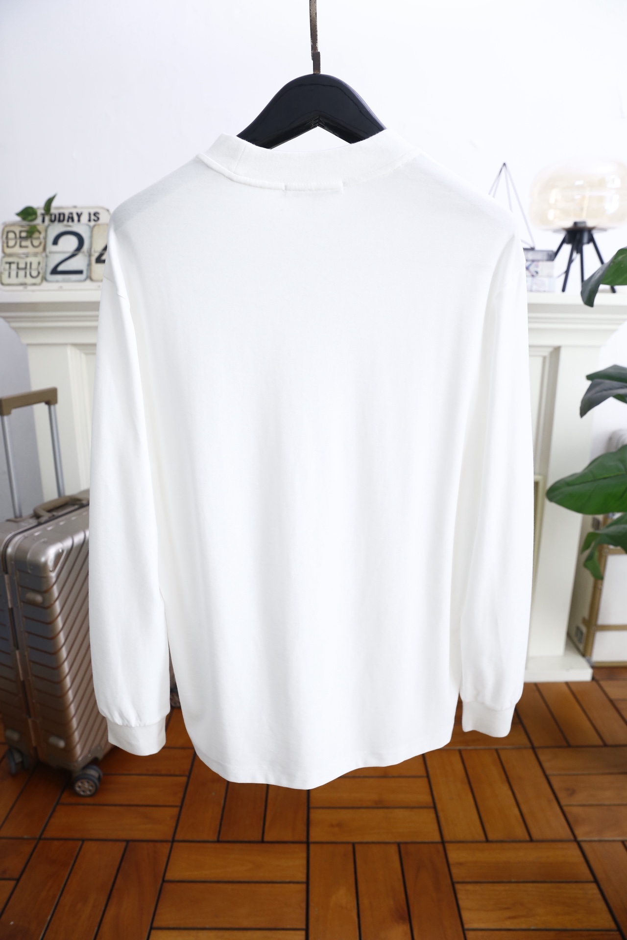 🔥路易威*/LV.2025秋季新品！时尚男士长袖打底衫！采用舒适莫代尔棉面料👍质感平整顺滑，风格偏向简约