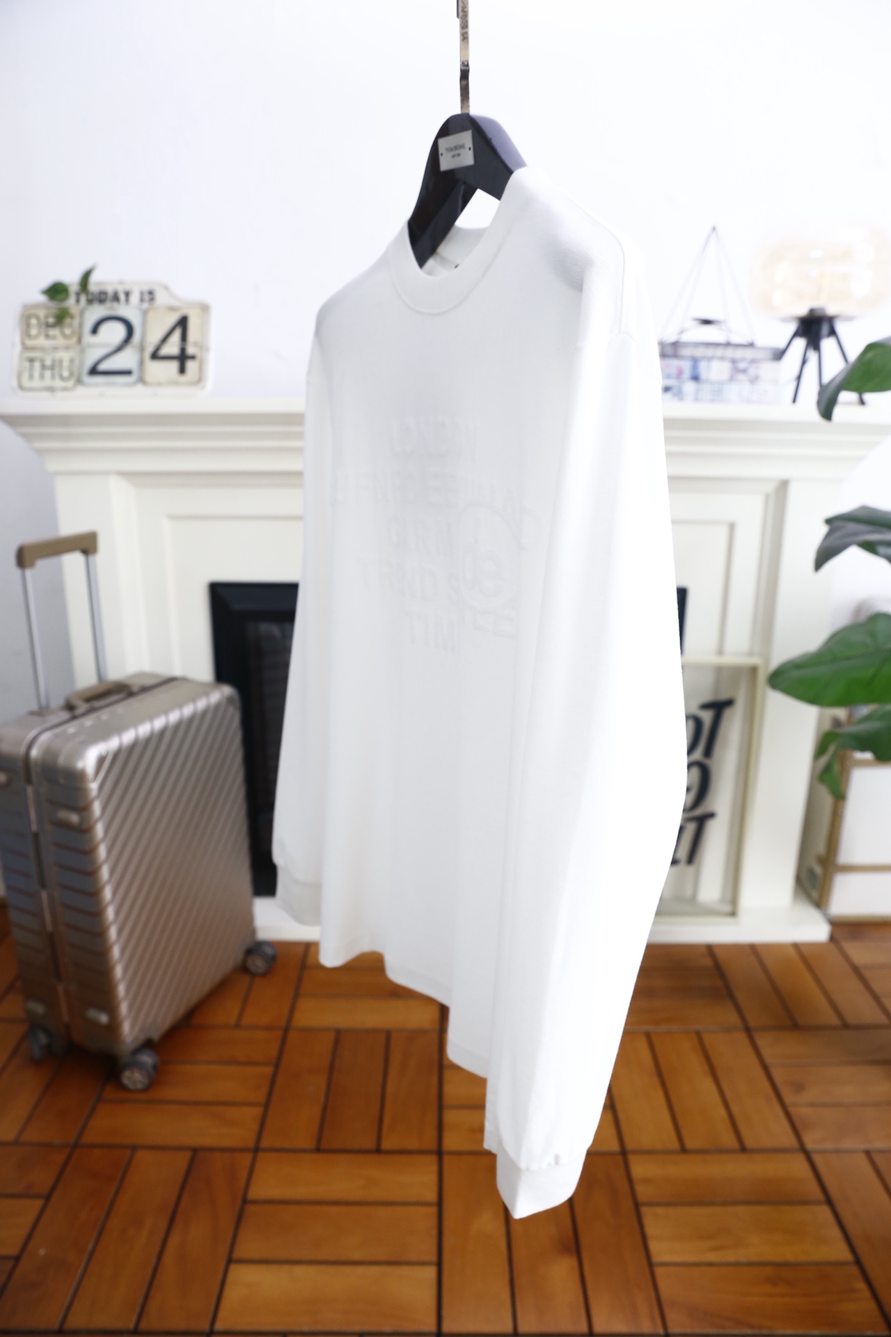 🔥路易威*/LV.2025秋季新品！时尚男士长袖打底衫！采用舒适莫代尔棉面料👍质感平整顺滑，风格偏向简约