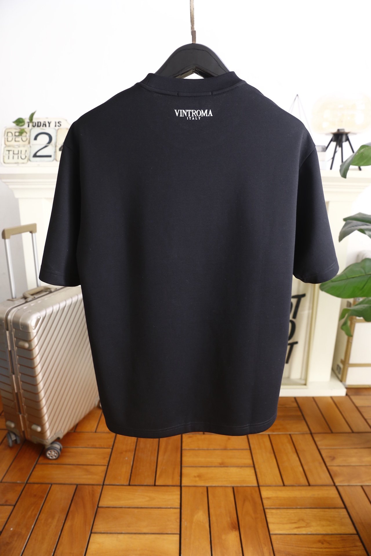 🔥华伦天奴.25秋季新款🆕时尚男士圆领短袖🍃胸前奢华经典定制LOGO标识标注👍🏼上身就能体会这款设计带来