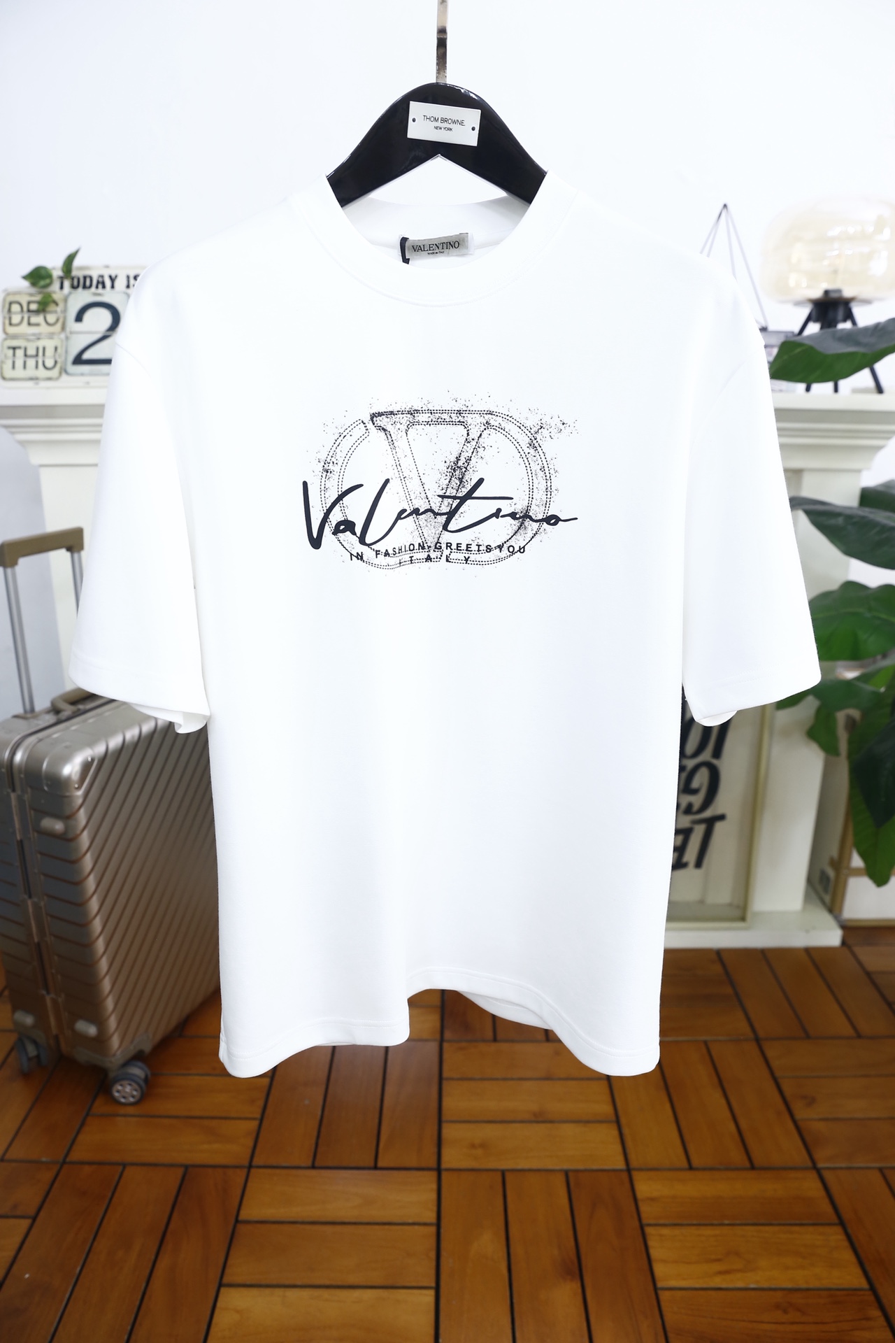 🔥华伦天奴.25秋季新款🆕时尚男士圆领短袖🍃胸前奢华经典定制LOGO标识标注👍🏼上身就能体会这款设计带来