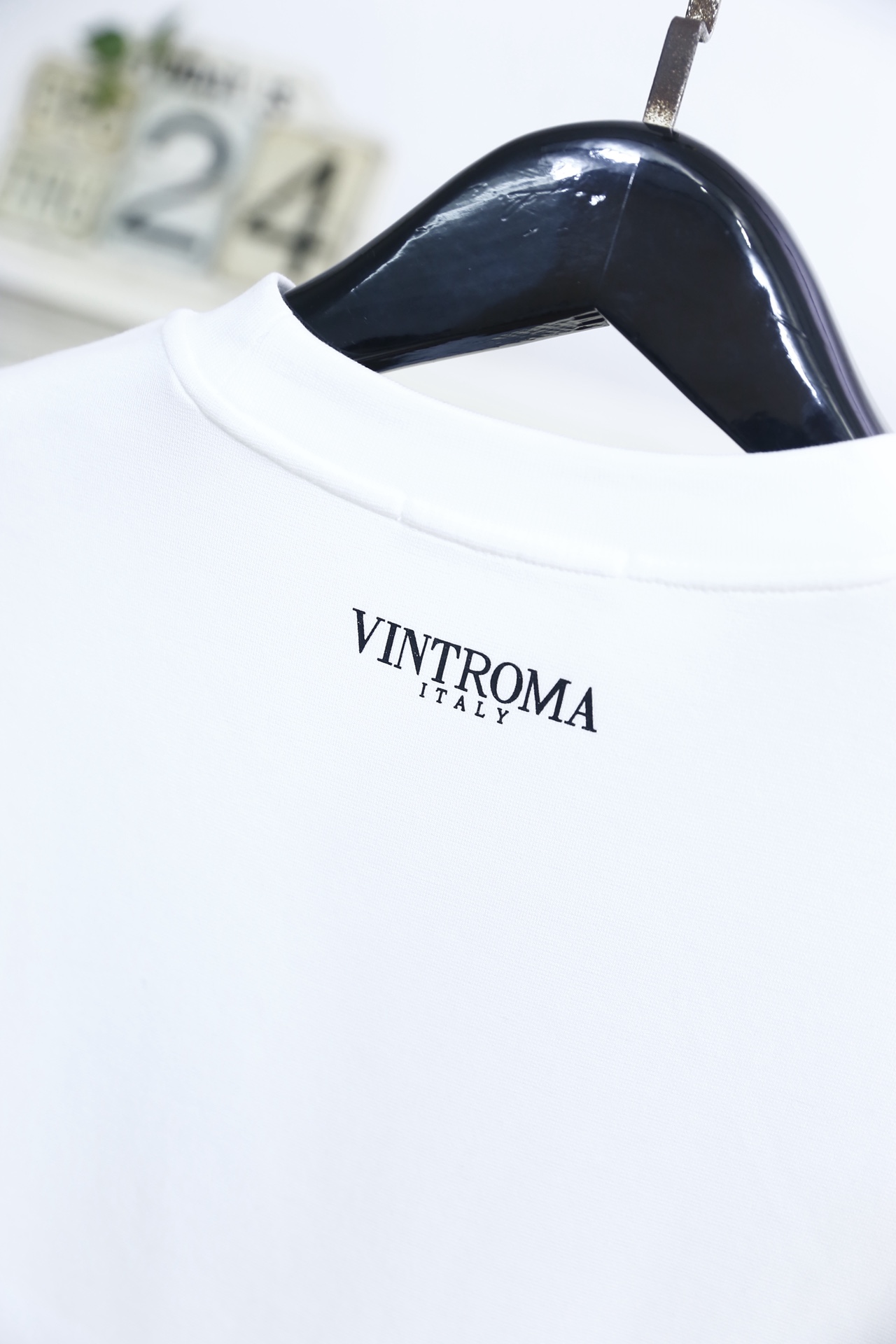 🔥华伦天奴.25秋季新款🆕时尚男士圆领短袖🍃胸前奢华经典定制LOGO标识标注👍🏼上身就能体会这款设计带来