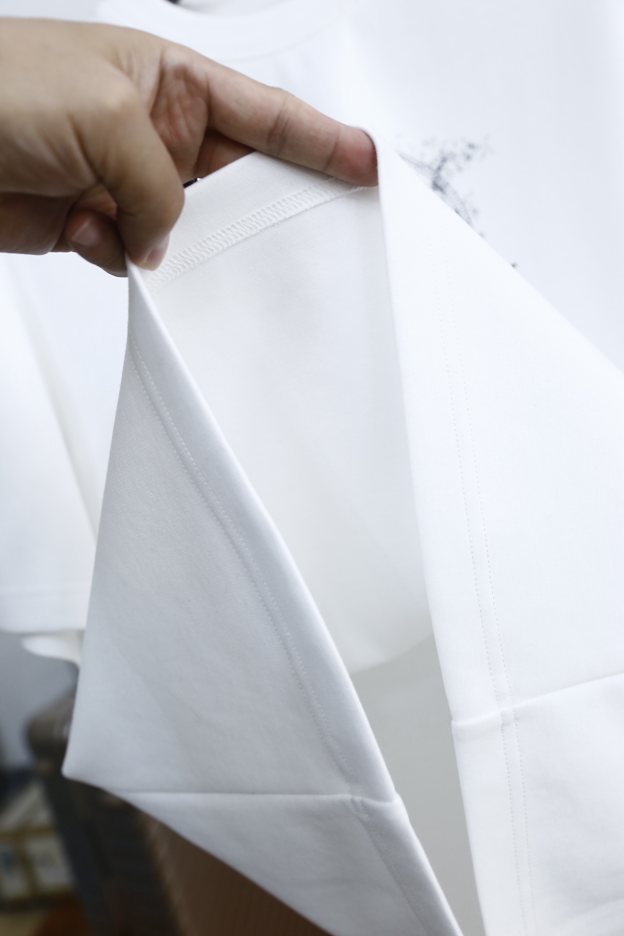 🔥华伦天奴.25秋季新款🆕时尚男士圆领短袖🍃胸前奢华经典定制LOGO标识标注👍🏼上身就能体会这款设计带来