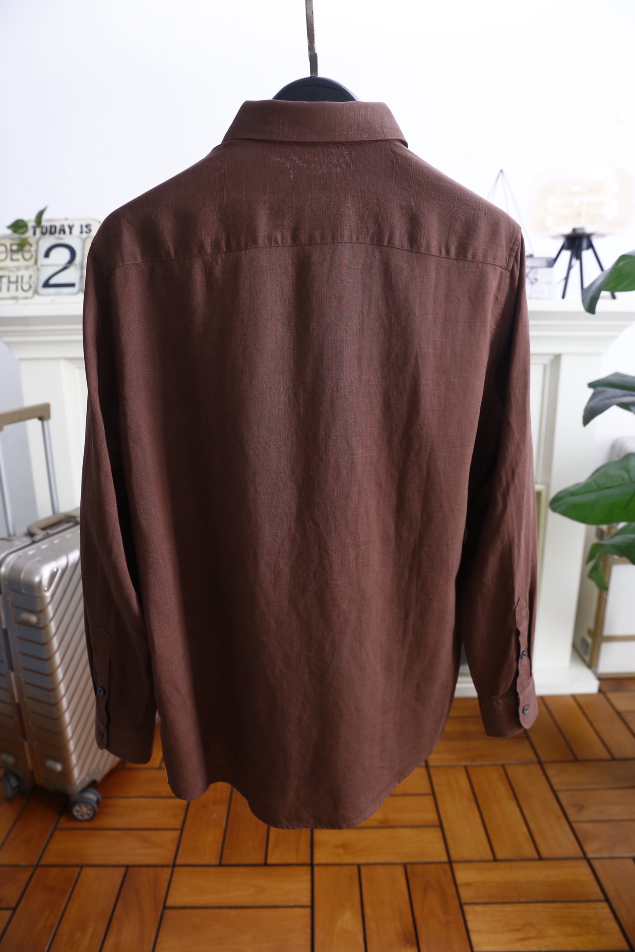 🔥杰尼亚/Ze*na.25秋冬新品！时尚男士百搭长袖衬衫👔为标准尖领设计，门襟采用单排纽扣开合方式，纽扣