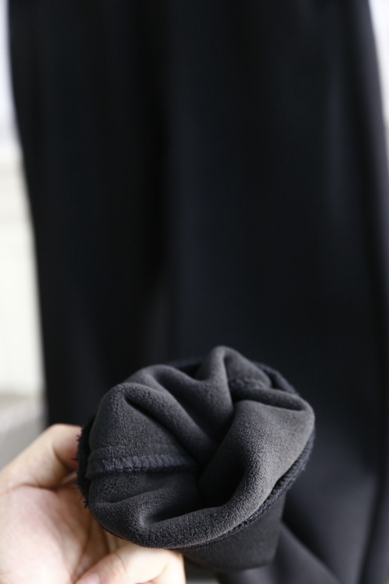 🔥LULU.25秋冬新款！时尚男士束脚卫裤采用锦纶与氨纶混纺面料打造，面料兼具锦纶的耐磨抗皱特性与氨纶的