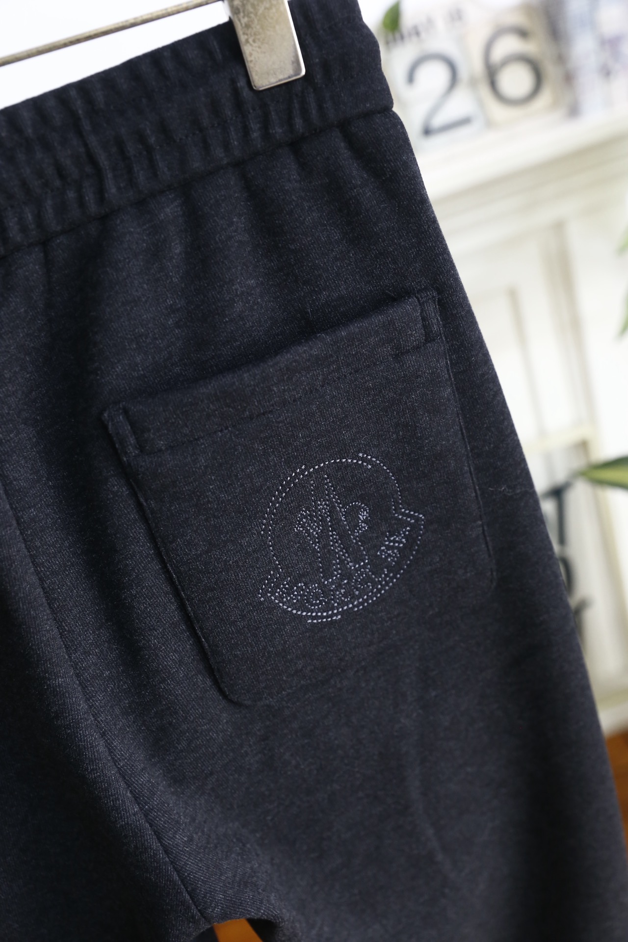 🔥蒙口/Monc*er.25秋冬新款！时尚男士束脚卫裤采用锦纶与氨纶混纺面料打造，面料兼具锦纶的耐磨抗皱