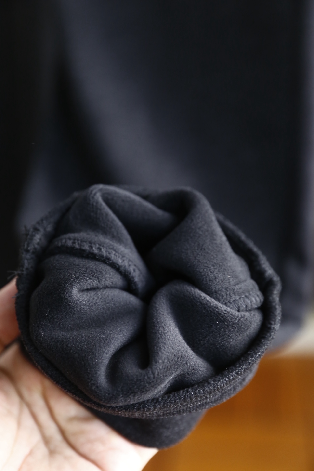 🔥蒙口/Monc*er.25秋冬新款！时尚男士束脚卫裤采用锦纶与氨纶混纺面料打造，面料兼具锦纶的耐磨抗皱