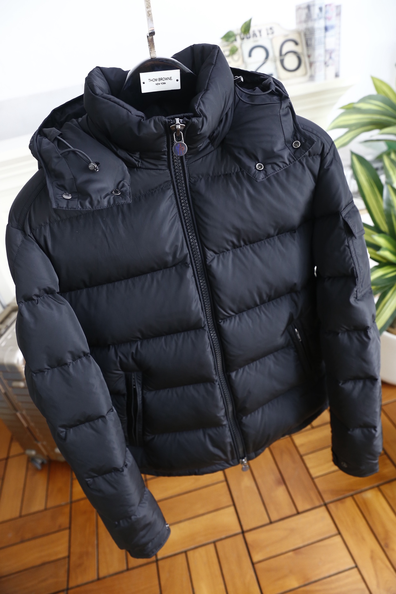 🔥蒙口/Mon*ler.25秋冬新款！男士百搭连帽羽绒服采用高密防风聚酯纤维面料，内里填充鹅绒，蓬松度高