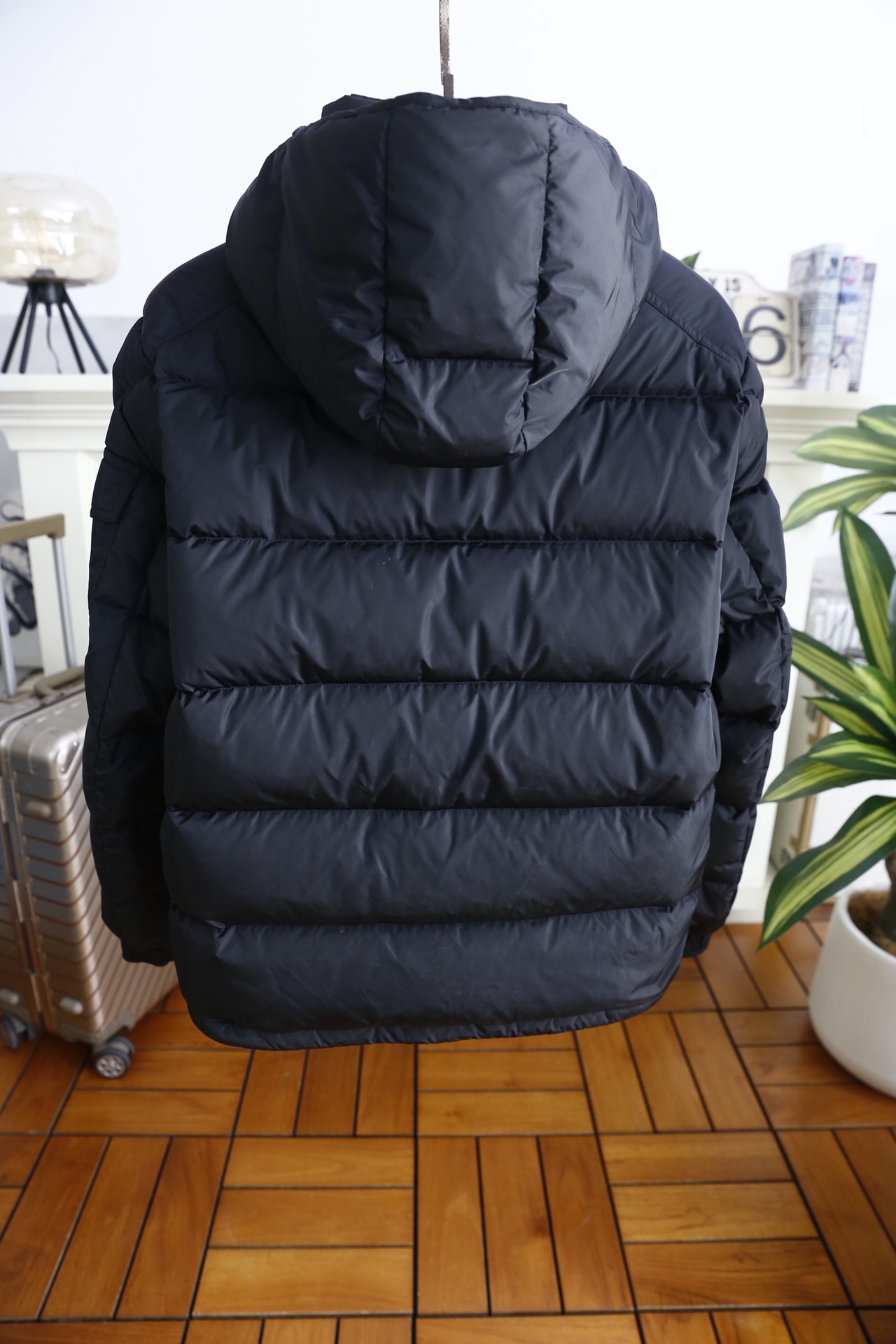 🔥蒙口/Mon*ler.25秋冬新款！男士百搭连帽羽绒服采用高密防风聚酯纤维面料，内里填充鹅绒，蓬松度高