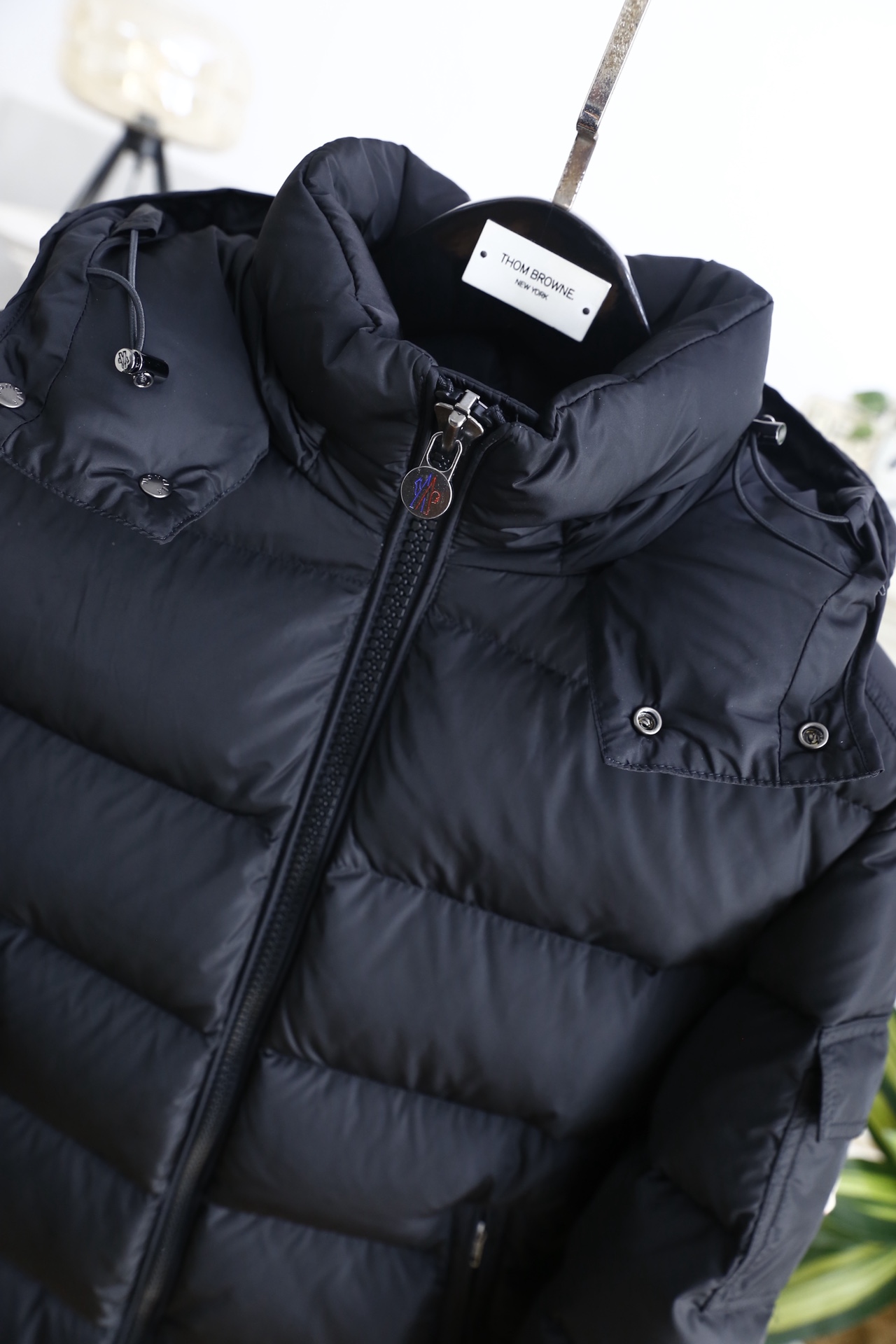 🔥蒙口/Mon*ler.25秋冬新款！男士百搭连帽羽绒服采用高密防风聚酯纤维面料，内里填充鹅绒，蓬松度高