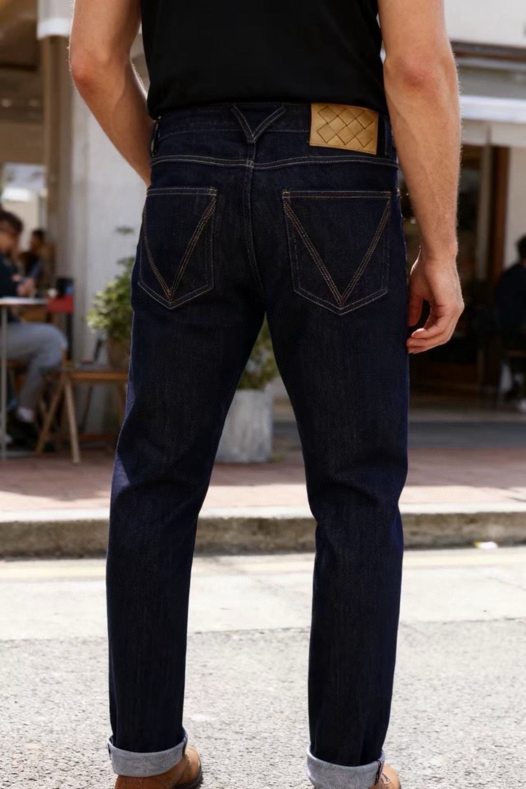 🔥葆蝶家/Bottega Veneta.2025秋季新款🆕时尚男士深蓝色牛仔裤，采用质感浓郁的藏蓝色牛仔