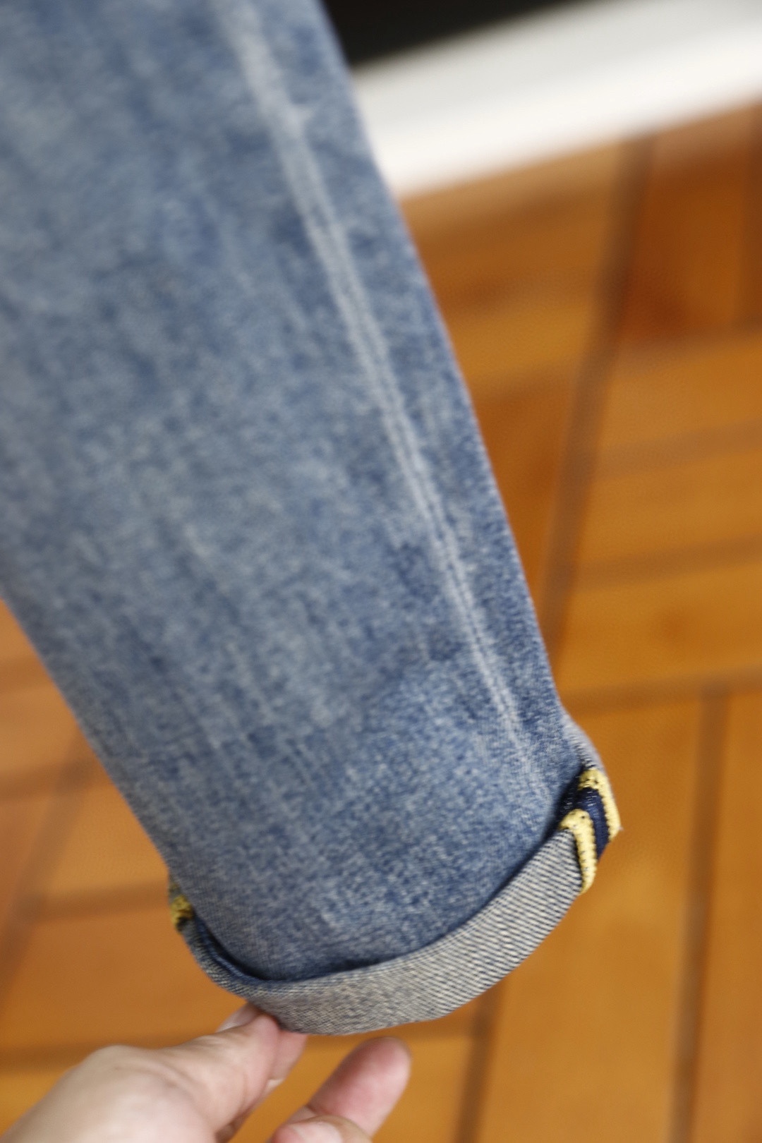 🔥葆蝶家/Bottega Veneta.2025秋季新款🆕时尚男士百搭浅蓝色水洗牛仔裤，采用做旧磨白的浅