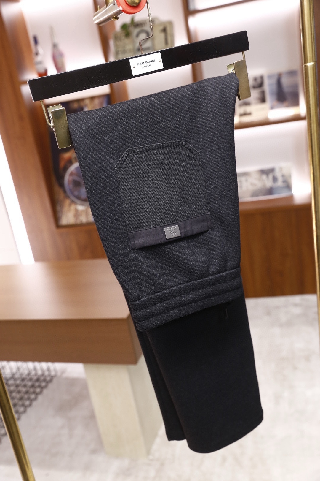 🔥lP🆕.25秋冬新品！时尚男士休闲运动裤，属于轻奢男装系列，以简约设计与舒适质感为核心特点👍裤子采用柔