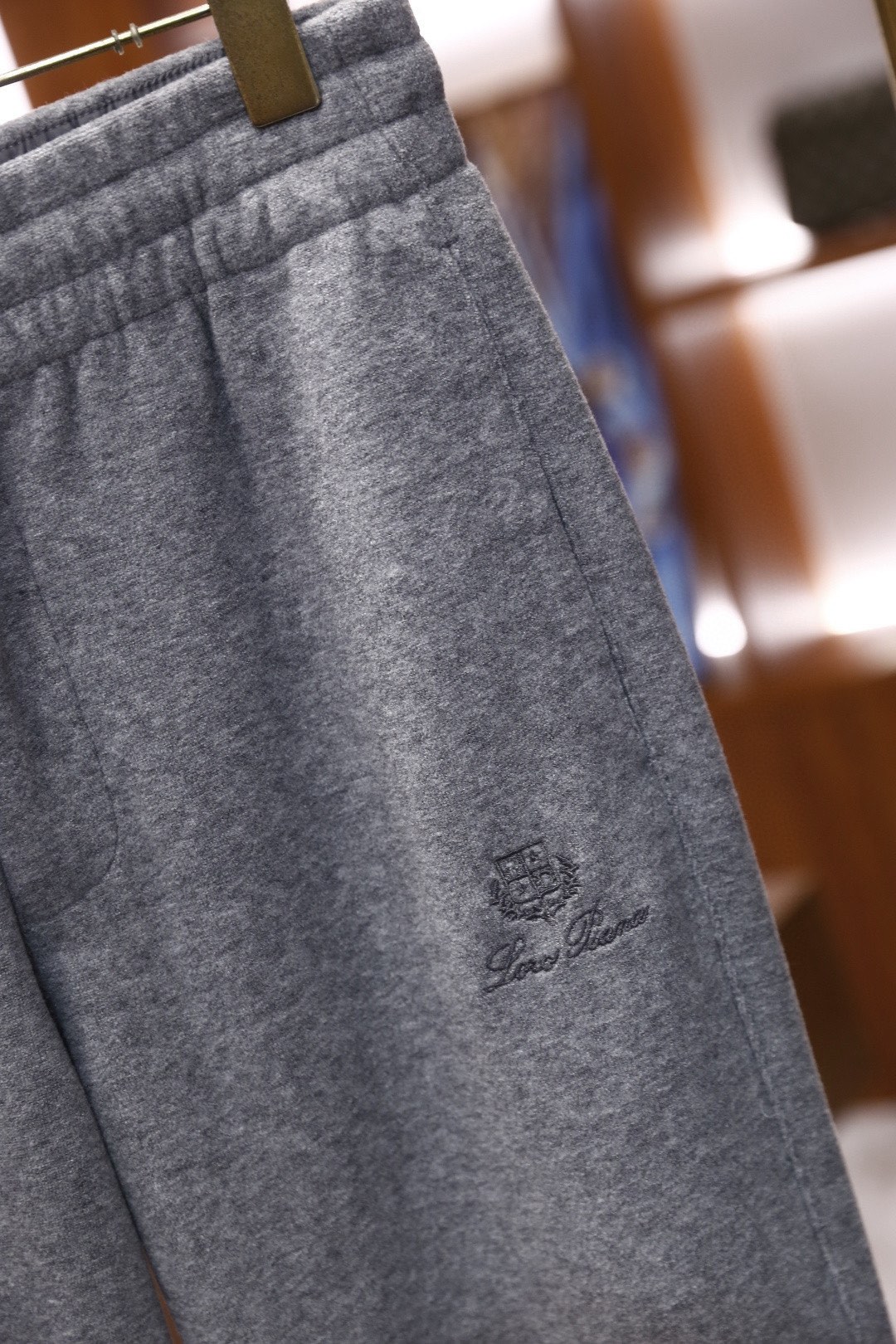 🔥lP🆕.25秋冬时尚新品男士休闲裤🆕采用舒适保暖面料，奢华经典品牌字母LOGO元素设计 上身随意舒服！