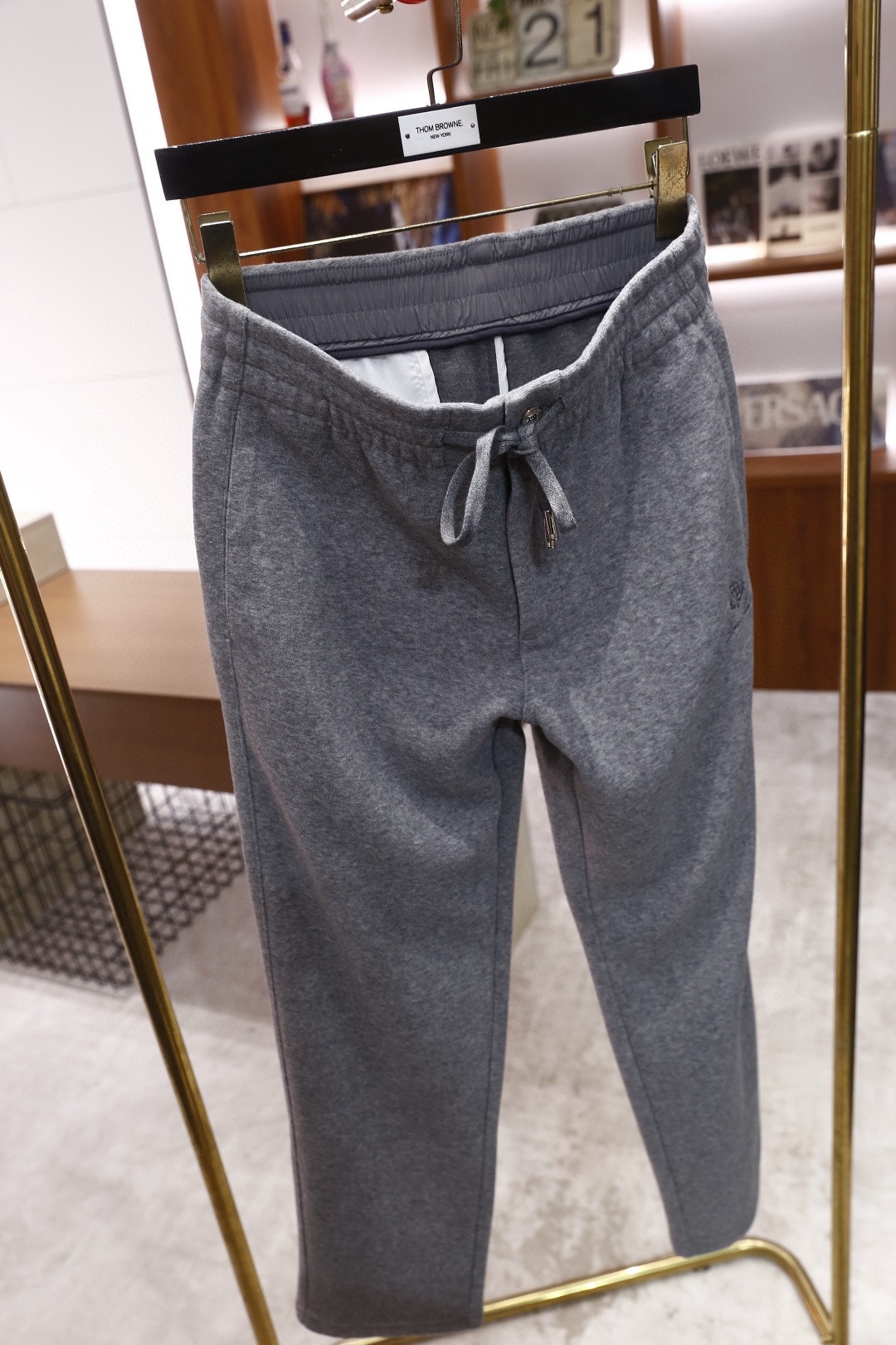 🔥lP🆕.25秋冬时尚新品男士休闲裤🆕采用舒适保暖面料，奢华经典品牌字母LOGO元素设计 上身随意舒服！