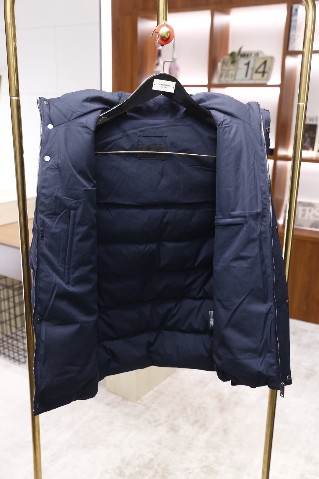 🔥普拉达/Pr*da.2025秋冬系列！经典连帽男士羽绒服👍采用再生尼龙连帽羽绒夹克采用Oversize