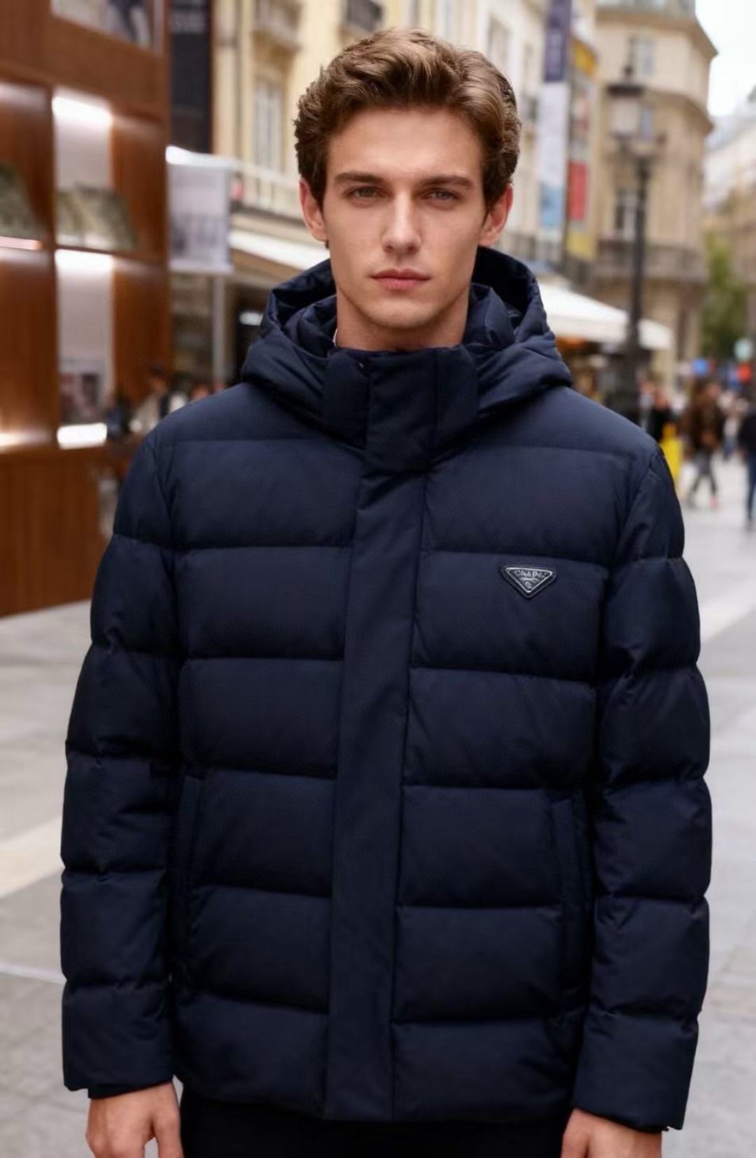 🔥普拉达/Pr*da.2025秋冬系列！经典连帽男士羽绒服👍采用再生尼龙连帽羽绒夹克采用Oversize