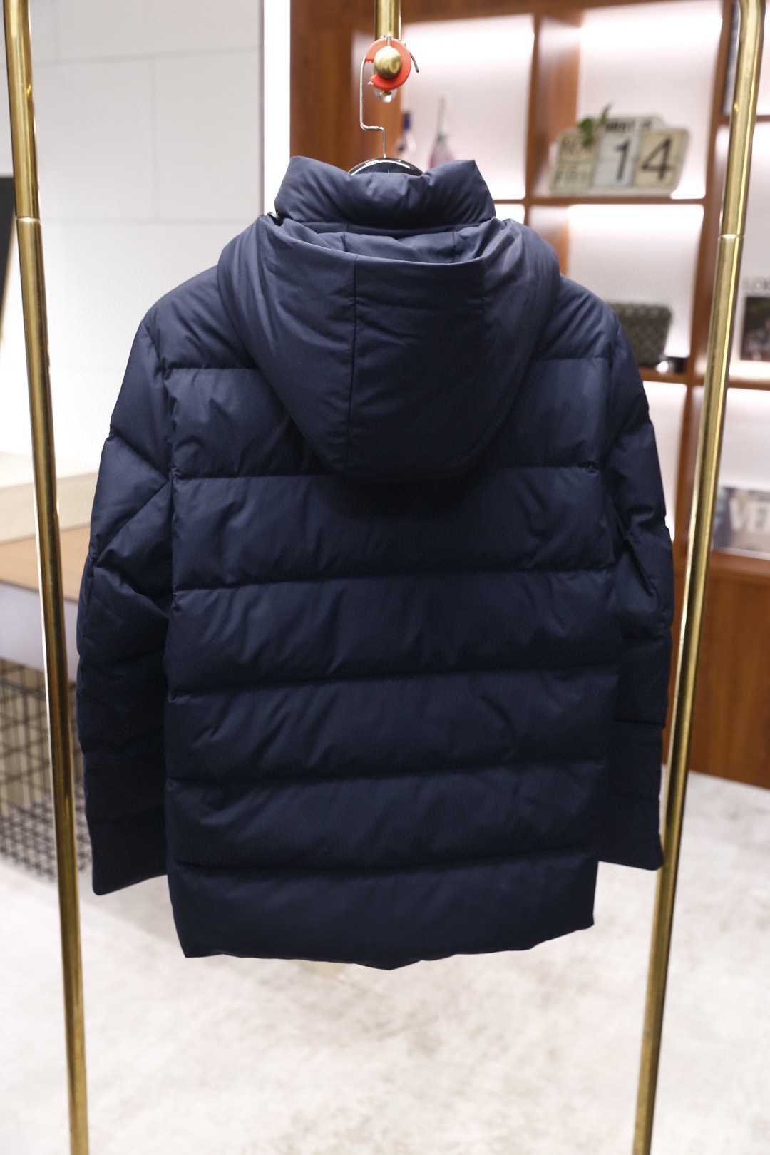 🔥普拉达/Pr*da.2025秋冬系列！经典连帽男士羽绒服👍采用再生尼龙连帽羽绒夹克采用Oversize