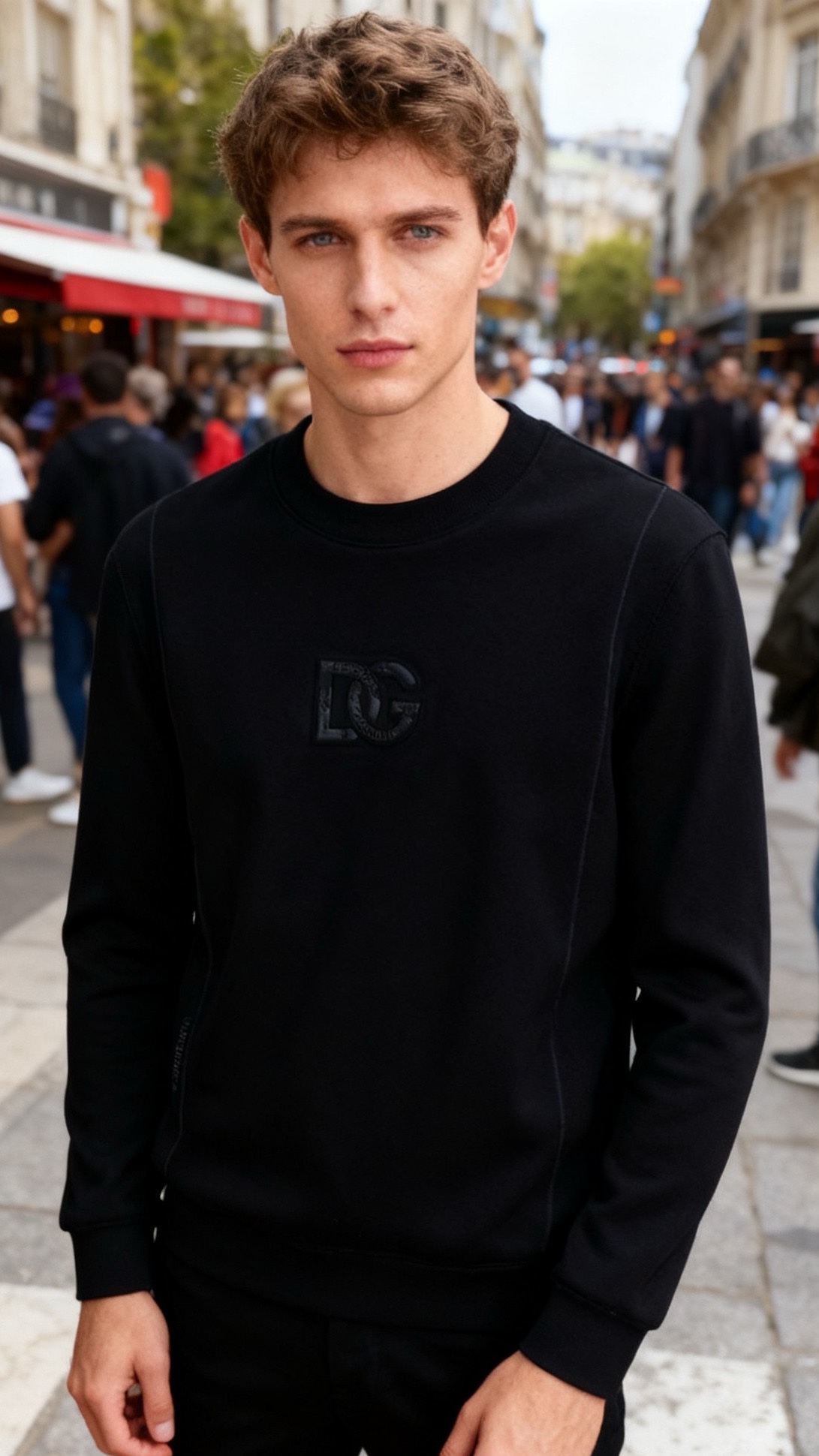 NO:684403,Dolce & Gabbana. New products for autumn and winter 25!  Fashionable men's all-match round neck sweatshirt is made of cashmere, mulberry silk and acrylic blended fabrics. The three fibers are intertwined and blended. You can feel the soft and fluffy cashmere, the silky and delicate mulberry silk, and the richness of acrylic fiber.  The fabric has good wrinkle resistance and shape retention. The texture of the fabric is tight and elastic. It is close to the skin and has no pricking feeling. It has the warmth of cashmere and the breathability of silk. The three-dimensional texture splicing on the shoulders of the body is made of fine details.  It is knitted with special stitches and forms a texture contrast with the smooth body fabric. The brand letter LOGO design on the chest does not destroy the flatness of the fabric. The classic round neck is edged with ribs and has moderate elasticity to fit the neck. The rib design on the cuffs and hem fits the body shape but is not tight. The fabric has excellent drape and is not easy to loose and deform. It perfectly combines the luxurious touch of natural fibers with the practicality of synthetic fibers, showing the high quality of craftsmanship and materials!  Sizes 48-56, shipped next day!  ,,Dolce&Gabbana,hoodie,sweatshirts,real silk,19860909杜嘉班纳. 25秋冬新品！时尚男士百搭圆领卫衣采用山羊绒、桑蚕丝与腈纶混纺面料织就,三种纤维交织融合,触之能感受到山羊绒的软糯蓬松、桑蚕丝的丝滑细腻,腈纶则赋予面料良好的抗皱性与保形性.面料织纹紧密且富有弹性,贴肤穿着亲肤无扎刺感,兼具羊绒的保暖性与真丝的透气感.衣身肩部的立体纹理拼接以精致针法织就,与顺滑的衣身面料形成质感对比,胸前品牌字母LOGO设计不破坏面料的平整性.经典圆领以罗纹收边,弹性适中贴合颈部,袖口与下摆的罗纹设计贴合身形却不紧绷,面料悬垂性极佳,不易松垮变形,将天然纤维的奢华触感与合成纤维的实用性完美结合,尽显工艺与材质的优质水准！尺码48-56,隔天出货！,,Dolce&Gabbana,hoodie,sweatshirts,real silk,,Men's clothing