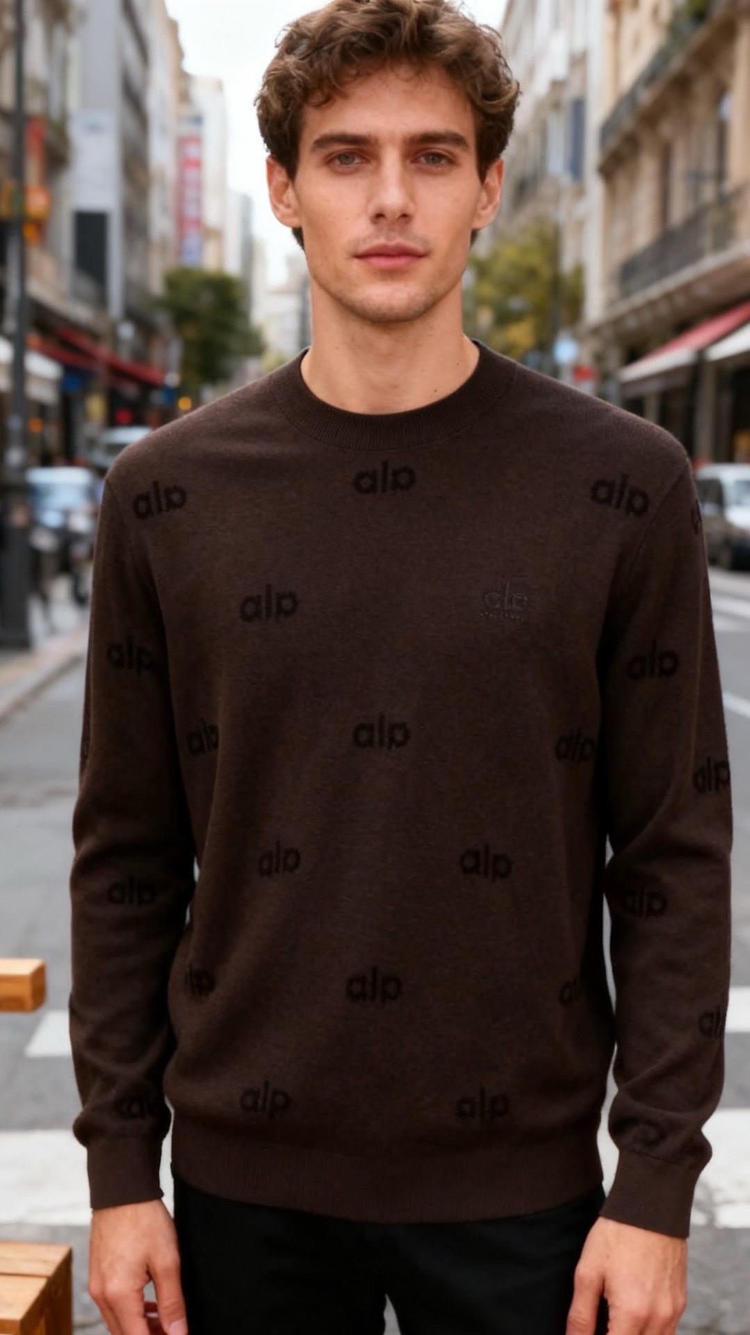 NO:691818,alo.  The new 25 autumn and winter men's all-match knitwear uses jacquard knitting technology to create an all-over printed brand letter pattern. The texture is three-dimensional and not easy to fall off. The knitting texture is fine and even, and the shaping effect is excellent. The neckline is designed with a half-high collar, using rib knitting technology.  It has good elasticity and fits the neck without being tight; the cuffs and hem are made of ribbed edge processing, which is not easy to loosen and deform after long-term washing; the whole is cut according to ergonomics, the version is loose and moderate, and there is no sense of restriction when wearing, and the details are solid and regular. It is a must-have item for autumn and winter!  Sizes 48-56, shipped next day!  ,,19860909alo. 25秋冬新款男士百搭针织衫衣身采用提花针织工艺打造满印品牌字母图案,纹理立体且不易脱落,针织纹路细密均匀,定型效果优异；领口为半高领设计,运用罗纹针织工艺,弹性佳且贴合颈部不紧绷；袖口与下摆均为罗纹收边工艺,久洗不易松垮变形；整体依人体工学剪裁,版型宽松有度,穿着时活动无束缚感,细节处工艺扎实规整,秋冬必备单品！尺码48-56,隔天出货！,,,Men's clothing