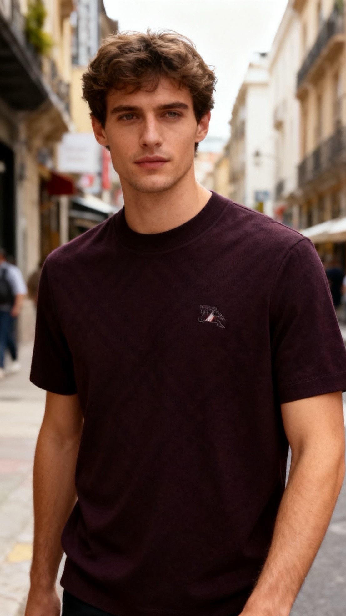 NO:691826,Burberry/Burbe*ry.  25 autumn and winter men's all-match bottoming short-sleeved clothes are woven with vertical pit knitting technology, with regular patterns and excellent elasticity, good shaping effect and not easy to loosen; the neckline is a narrow round neck design, processed by hemming and seaming technology, the edges are smooth and compliant, and fit the neck without abrasive feeling; chest product  The brand war horse LOGO design has clear and coherent lines, which will not easily fall off after long-term wear; the cuffs are made of overlocking and hemming technology, and the wiring is neat and tight, effectively preventing the seams from falling off and curling; the whole is cut according to ergonomics, the version is loose and moderate, and there is no sense of restraint when wearing, and the details and craftsmanship are exquisite!  Sizes 48-56, shipped next day!  ,,burberry,burberry,T-shirt,19860909巴宝丽/Burbe*ry. 25秋冬男士百搭打底短袖衣身采用竖坑条针织工艺织造,纹路规整且弹性优异,定型效果好不易松垮；领口为窄边圆领设计,经包边锁边工艺处理,边缘平整服帖,贴合颈部无磨肤感；胸前品牌战马LOGO设计线条清晰连贯,久穿不易脱落；袖口采用锁边收边工艺,走线工整紧实,有效防止脱线卷边；整体依人体工学剪裁,版型宽松有度,穿着时活动无束缚感,细节工艺尽显精致！尺码48-56,隔天出货！,,burberry,burberry,T-shirt,,Men's clothing