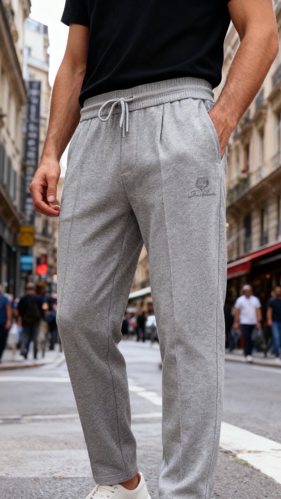 NO:691827,LP.  25 autumn and winter men's fashionable and versatile casual pants are made of high-density twill weaving technology. The fabric is stiff, anti-wrinkle and has a good drape. The waistband is designed with an elastic rib drawstring, and the drawstring uses a metal head finishing process to adjust the tightness smoothly and firmly. The trousers have luxurious classic brand letters.  The matching lines of the LOGO are clear and not easy to fall off; the trousers are cut according to ergonomics, and the three-dimensional pleating process modifies the leg lines. The nine-minute length of the trousers are processed by the hemming process, and the stitching is neat and not off-line. The overall wearing movement is not restricted, and it has both comfort and style!  Sizes 29-38, shipped the next day!  ,,loro piana,19860909LP. 25秋冬男士时尚百搭休闲裤采用高密斜纹梭织工艺打造裤身,面料挺括抗皱且垂坠感佳；腰头为弹力罗纹抽绳设计,抽绳采用金属头收尾工艺,调节松紧顺滑且牢固；裤身奢华经典品牌字母LOGO搭配线条清晰不易脱落；裤型依人体工学剪裁,立体褶裥工艺修饰腿部线条,九分长度的裤脚经锁边收边工艺处理,走线工整不脱线,整体穿着活动无束缚,兼具舒适度与版型质感！尺码29-38,隔天出货！,,loro piana,,Men's clothing