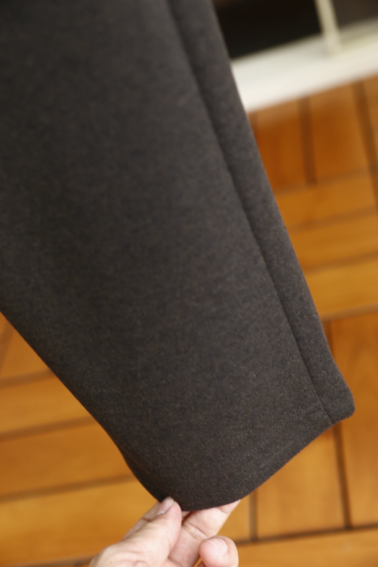 🔥杰尼亚.25秋冬新品！时尚男士休闲西裤，选用舒适保暖面料，触感软糯且垂坠感极佳，抗皱性强，久穿不易变形