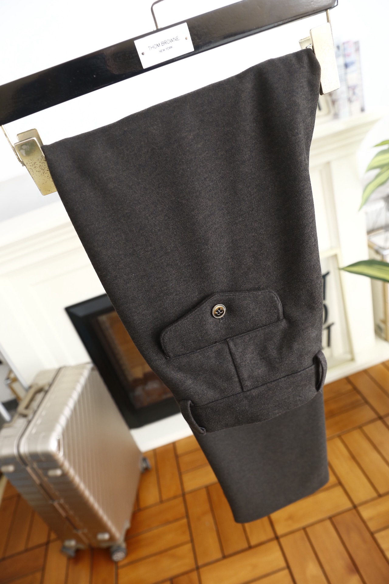 🔥杰尼亚.25秋冬新品！时尚男士休闲西裤，选用舒适保暖面料，触感软糯且垂坠感极佳，抗皱性强，久穿不易变形