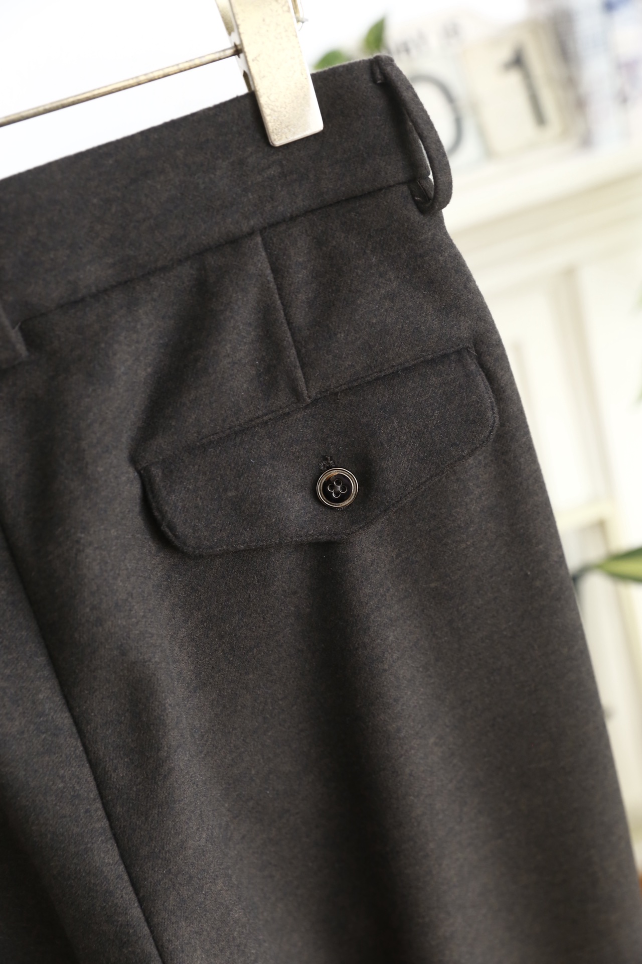 🔥杰尼亚.25秋冬新品！时尚男士休闲西裤，选用舒适保暖面料，触感软糯且垂坠感极佳，抗皱性强，久穿不易变形