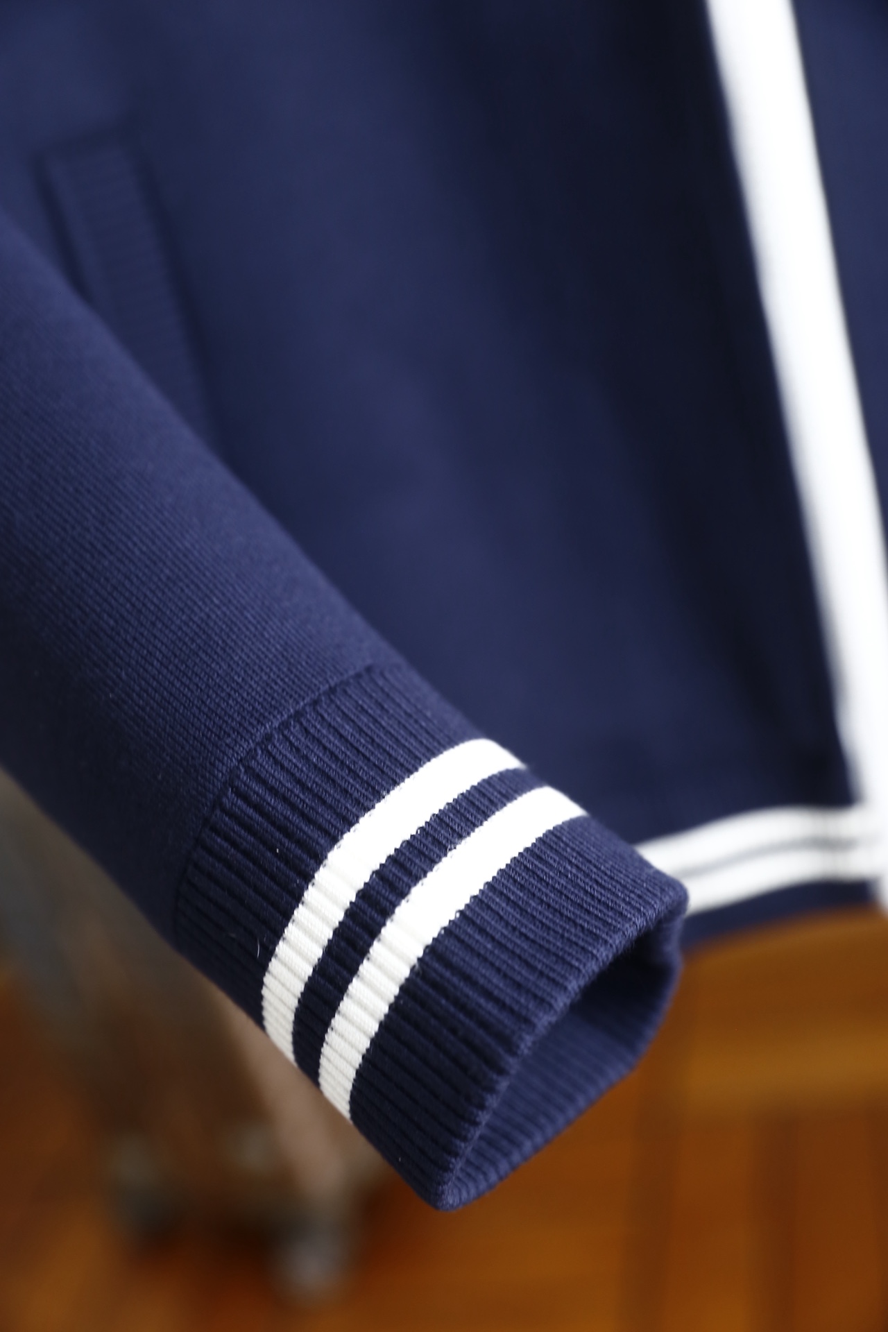 🔥古驰/Gu*ci.25秋冬新品！时尚男士百搭羽绒夹克👍触感柔软亲肤且富有弹性；内里关键部位填充90绒轻