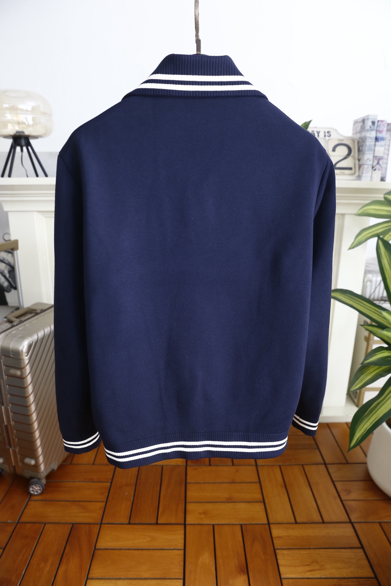 🔥古驰/Gu*ci.25秋冬新品！时尚男士百搭羽绒夹克👍触感柔软亲肤且富有弹性；内里关键部位填充90绒轻