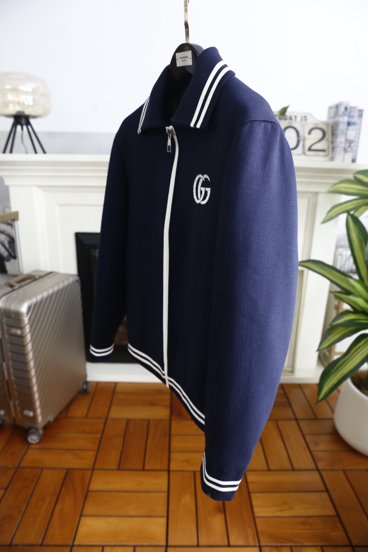 🔥古驰/Gu*ci.25秋冬新品！时尚男士百搭羽绒夹克👍触感柔软亲肤且富有弹性；内里关键部位填充90绒轻