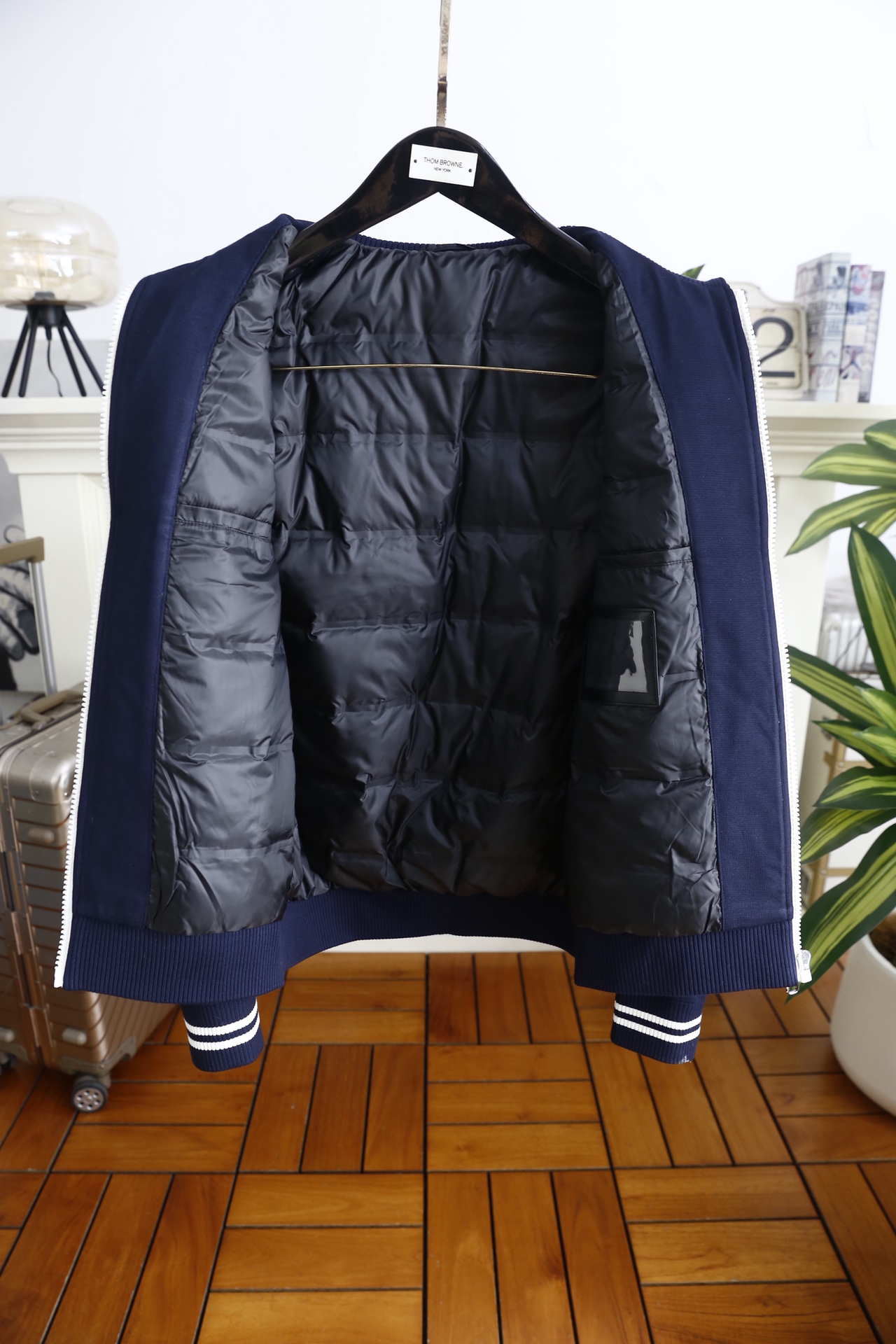 🔥古驰/Gu*ci.25秋冬新品！时尚男士百搭羽绒夹克👍触感柔软亲肤且富有弹性；内里关键部位填充90绒轻