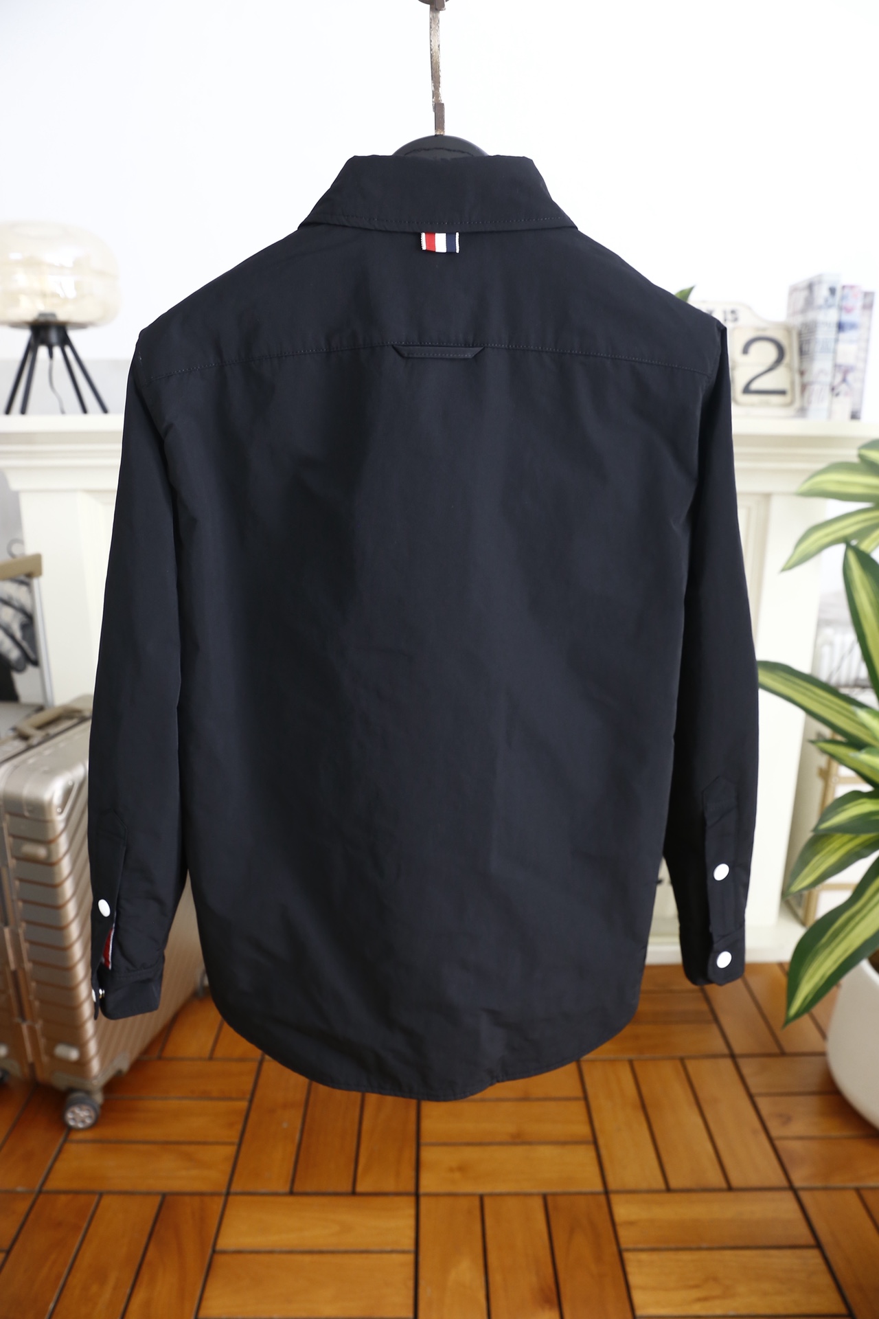 🔥汤姆布朗/TB.25秋冬新品！时尚男士百搭羽绒衬衫外套，选用高密防风的聚酯纤维混纺面料作外层，挺括抗皱