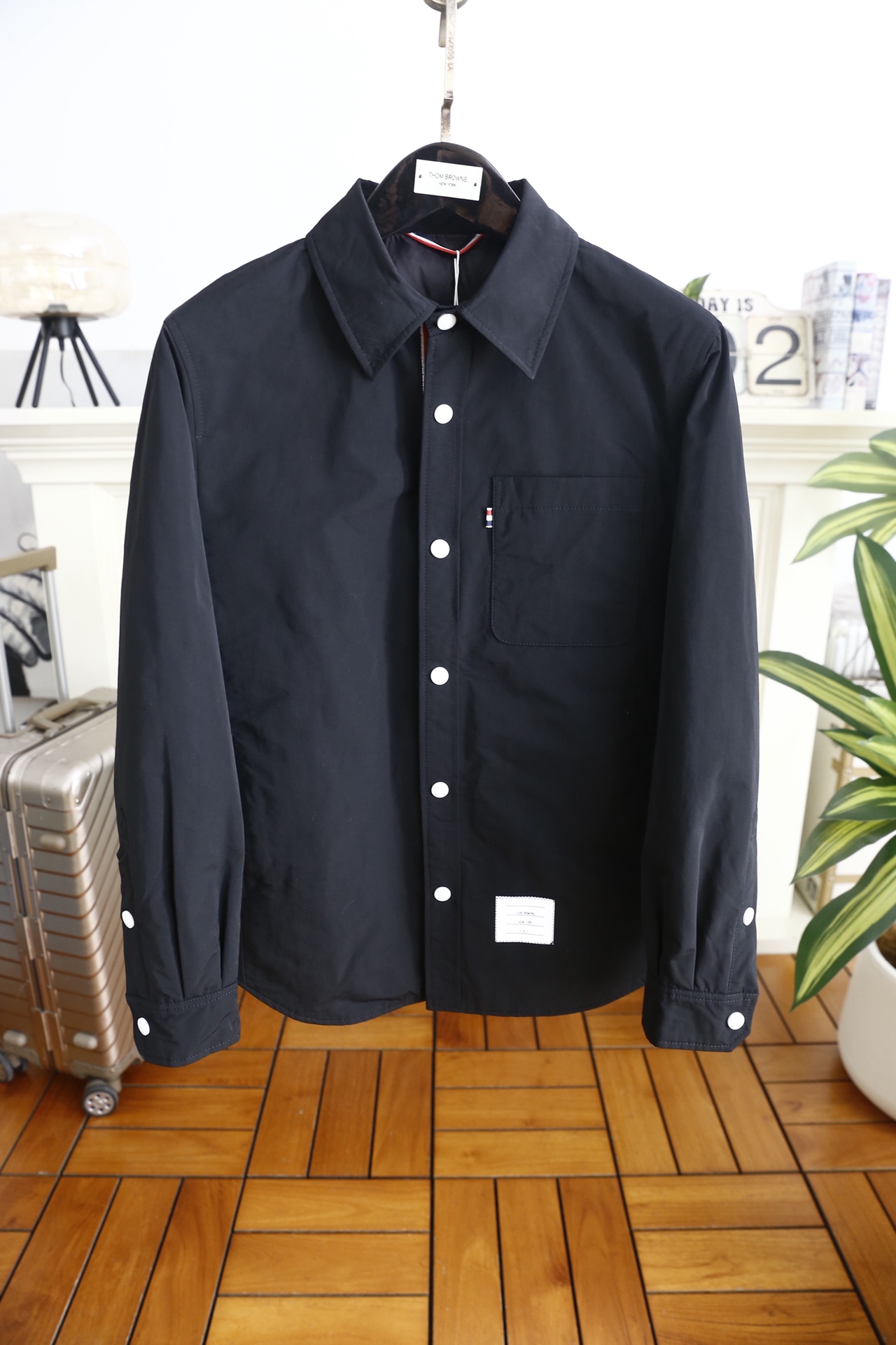 🔥汤姆布朗/TB.25秋冬新品！时尚男士百搭羽绒衬衫外套，选用高密防风的聚酯纤维混纺面料作外层，挺括抗皱