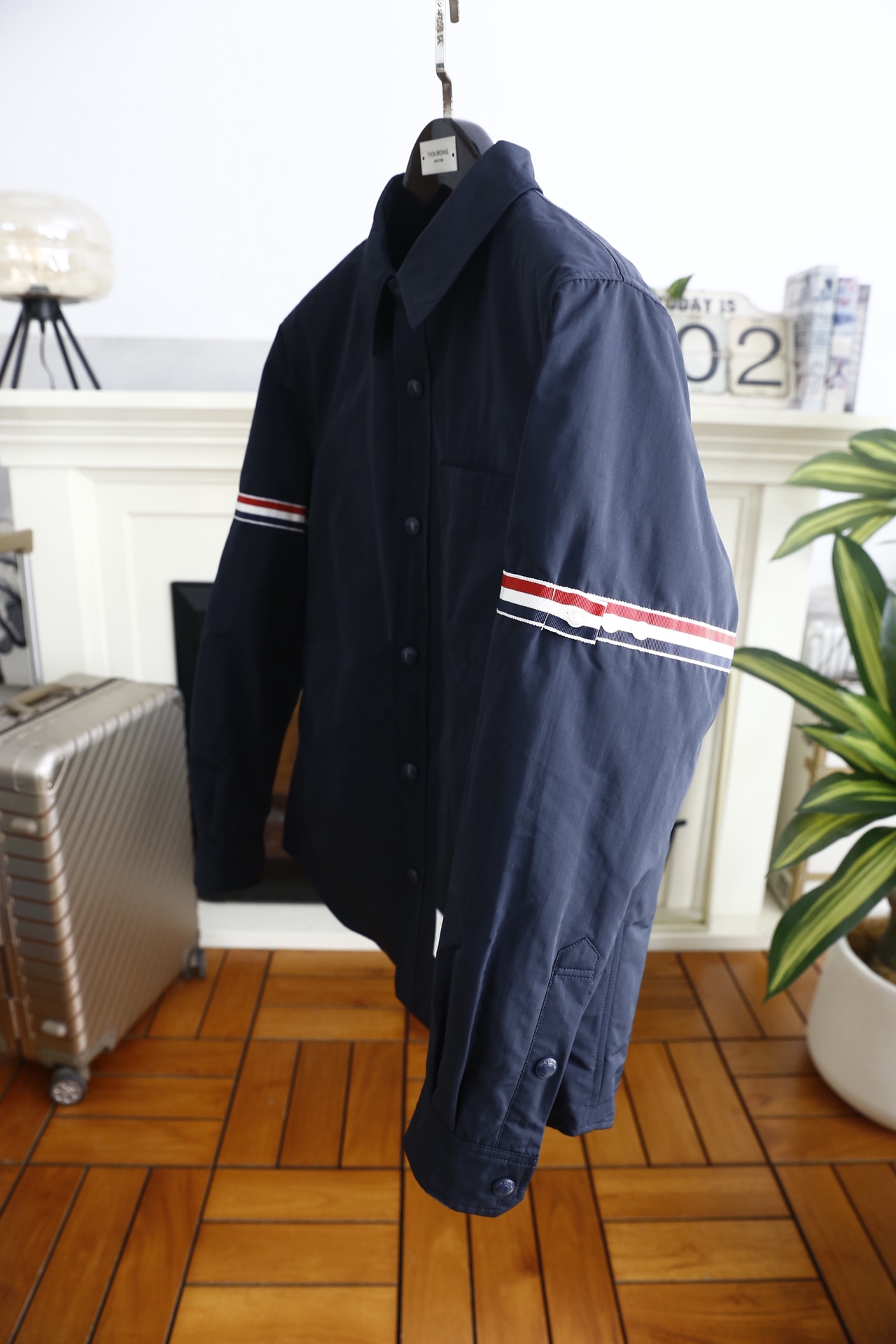 🔥汤姆布朗/TB.25秋冬新款！时尚男士百搭羽绒衬衫外套，采用衬衫式版型设计，外层为高密防风的棉质混纺面