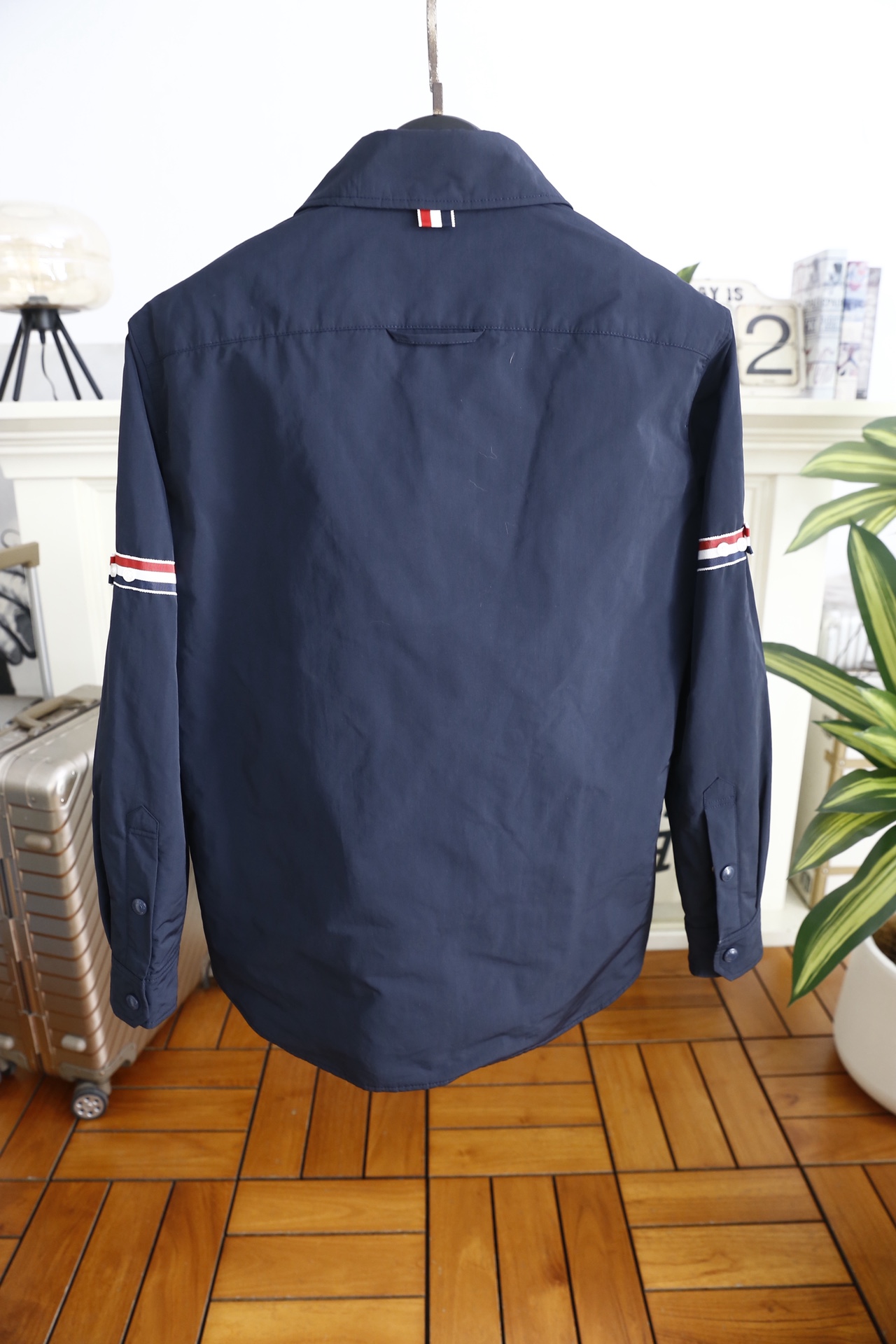 🔥汤姆布朗/TB.25秋冬新款！时尚男士百搭羽绒衬衫外套，采用衬衫式版型设计，外层为高密防风的棉质混纺面