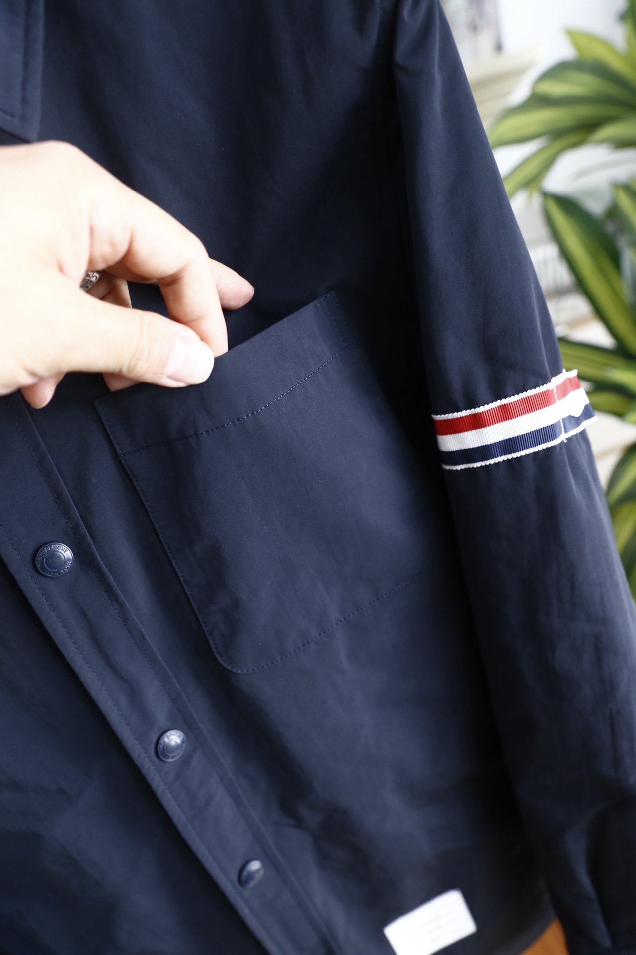 🔥汤姆布朗/TB.25秋冬新款！时尚男士百搭羽绒衬衫外套，采用衬衫式版型设计，外层为高密防风的棉质混纺面