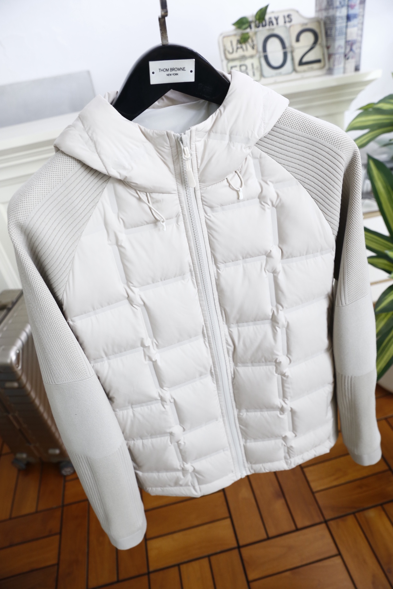 🔥杰尼亚.25秋冬新款男士拼接连帽羽绒夹克，采用羽绒+针织的创新拼接设计，衣身主体填充90绒高蓬松度带来