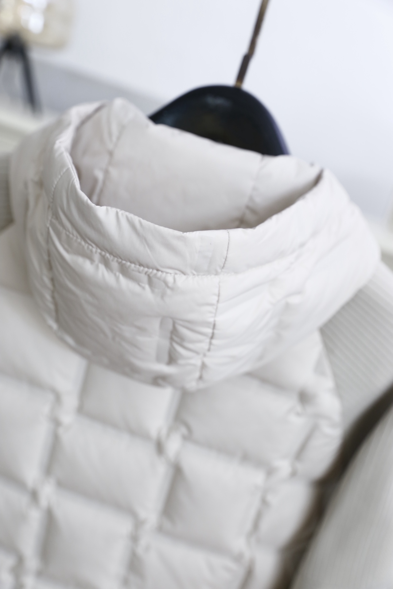 🔥杰尼亚.25秋冬新款男士拼接连帽羽绒夹克，采用羽绒+针织的创新拼接设计，衣身主体填充90绒高蓬松度带来