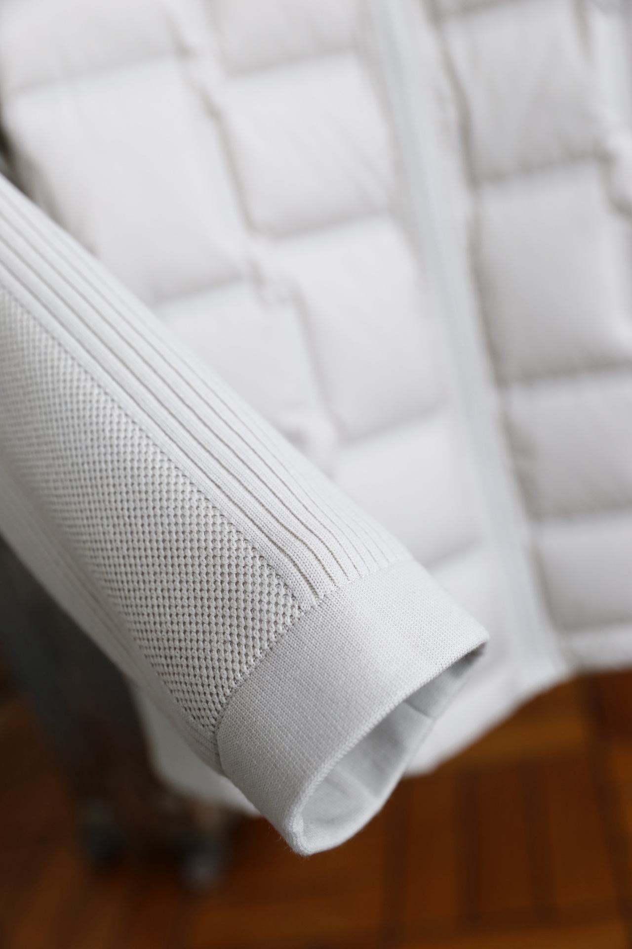 🔥杰尼亚.25秋冬新款男士拼接连帽羽绒夹克，采用羽绒+针织的创新拼接设计，衣身主体填充90绒高蓬松度带来