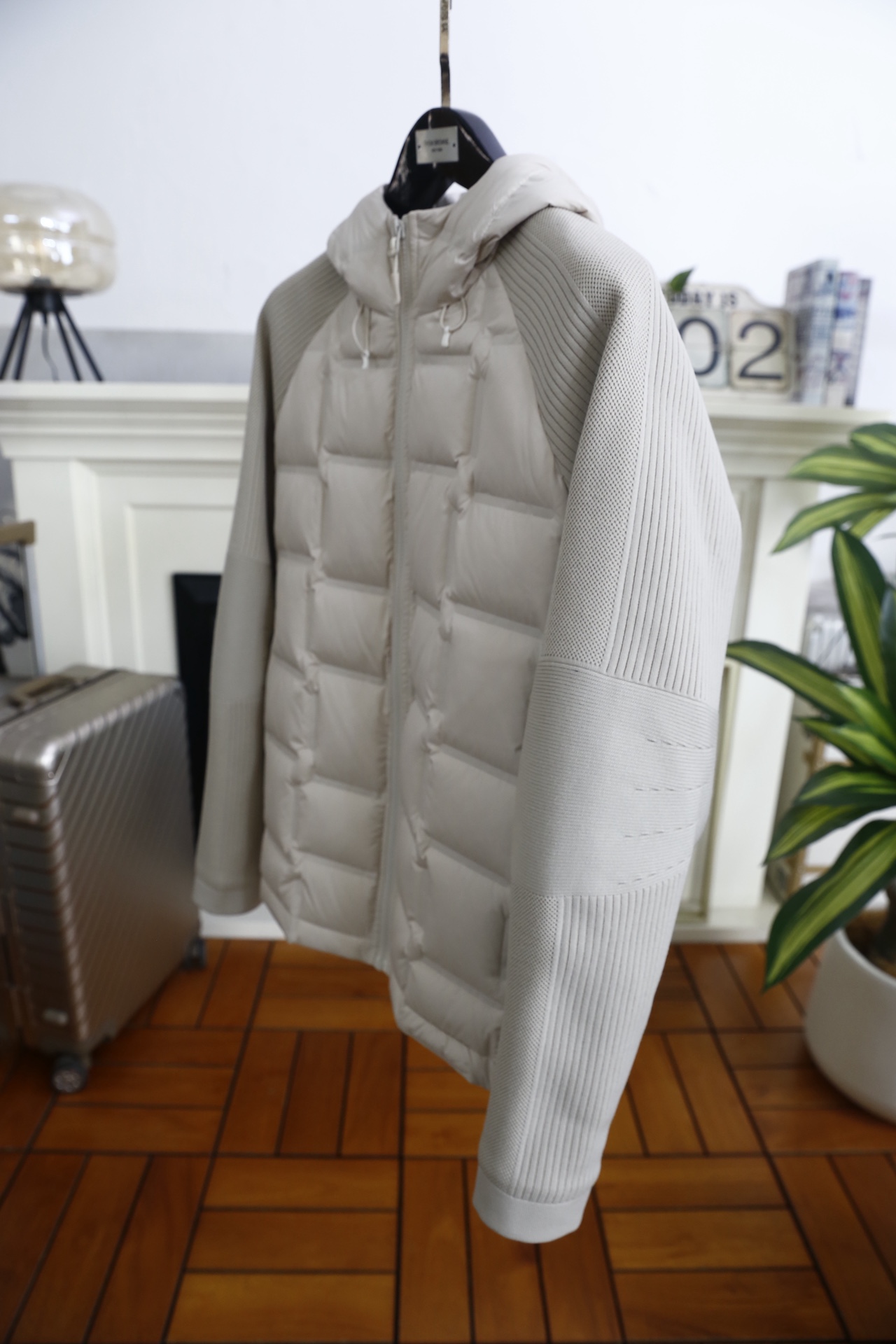 🔥杰尼亚.25秋冬新款男士拼接连帽羽绒夹克，采用羽绒+针织的创新拼接设计，衣身主体填充90绒高蓬松度带来